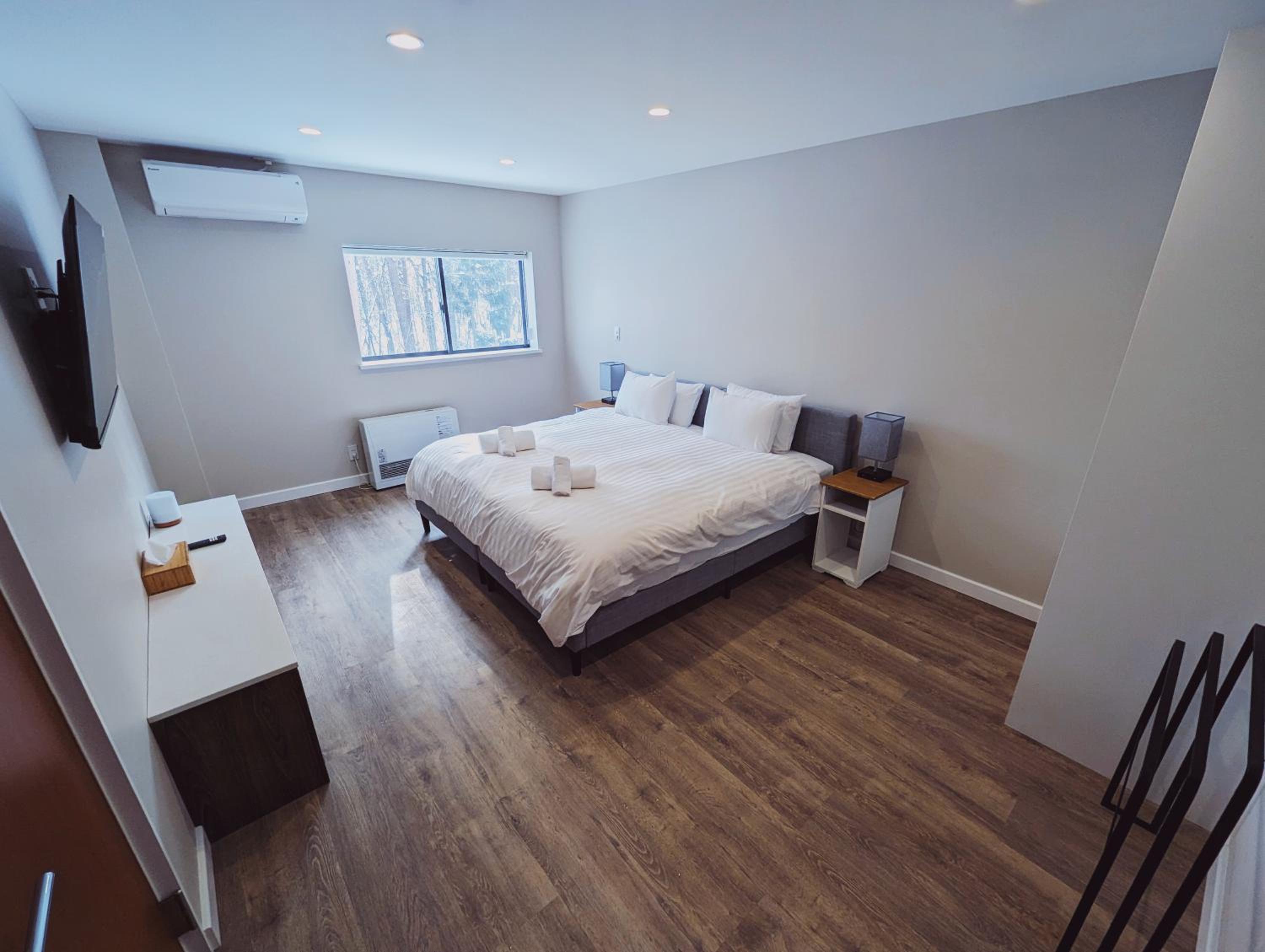 Suite 05 @ Vega Suites, Echoland view 5