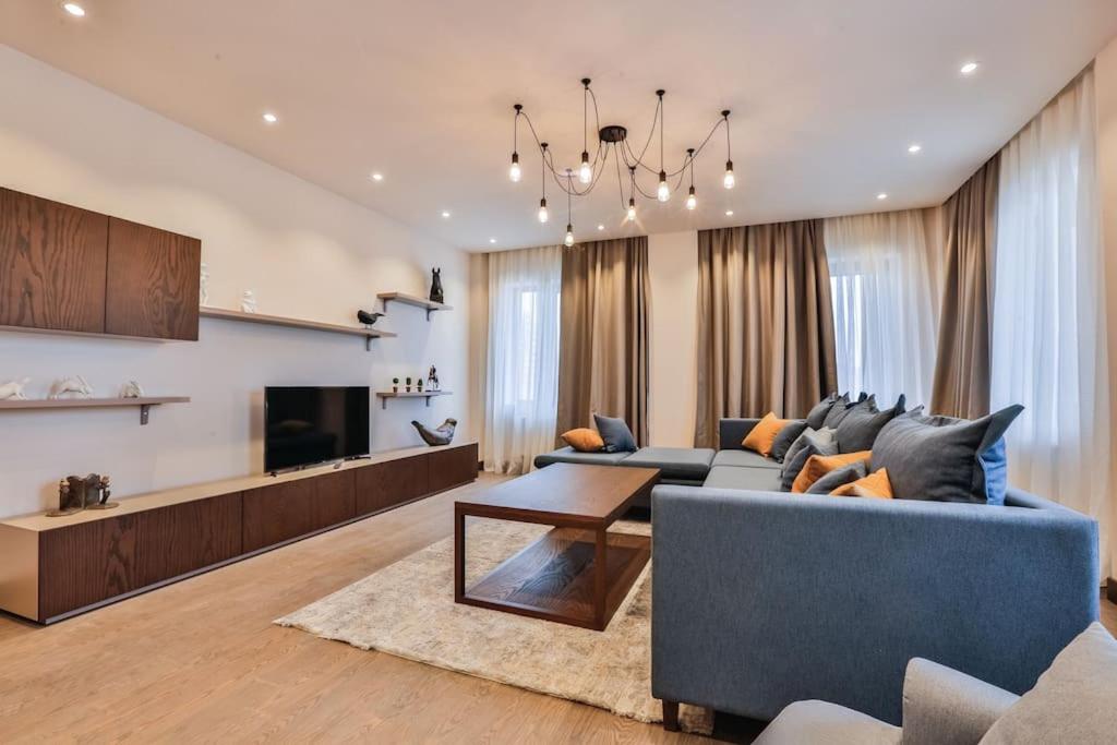 VIP 2-Bedroom Central Apartment - Families