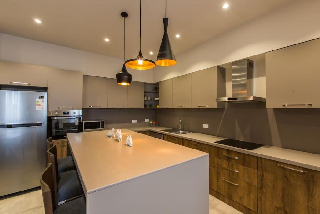 VIP 2-Bedroom Central Apartment - Families