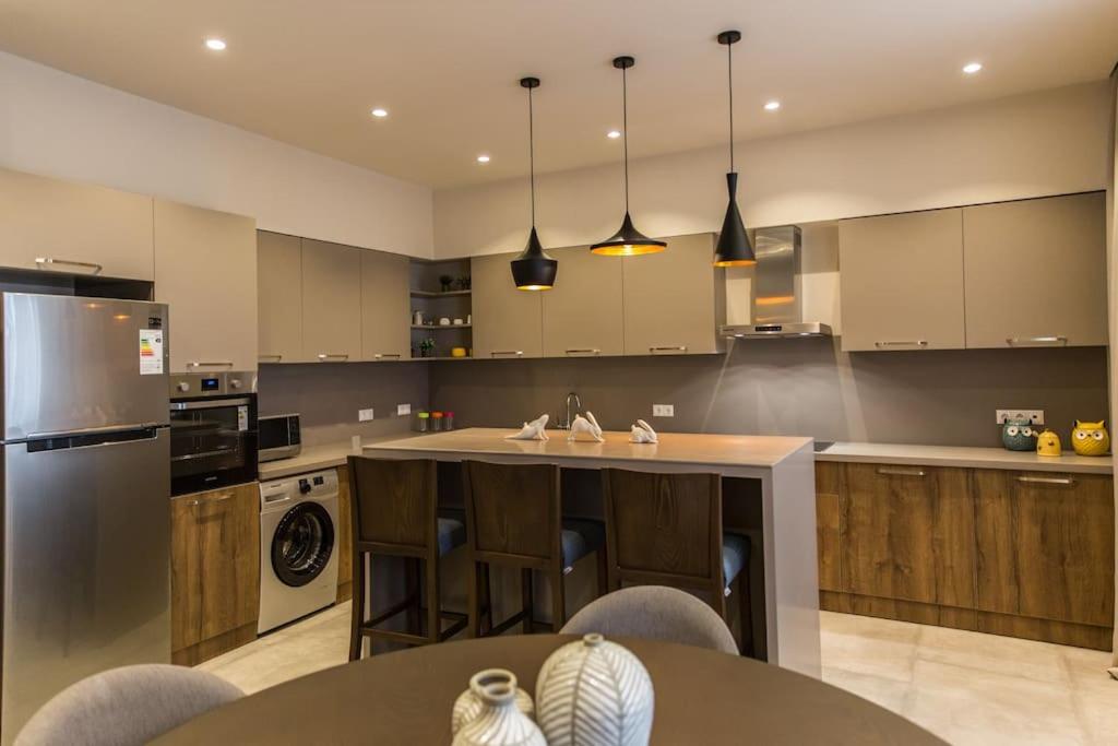 VIP 2-Bedroom Central Apartment - Families