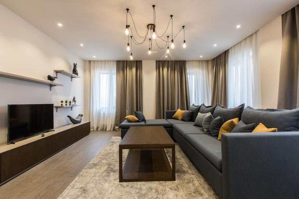VIP 2-Bedroom Central Apartment - Families