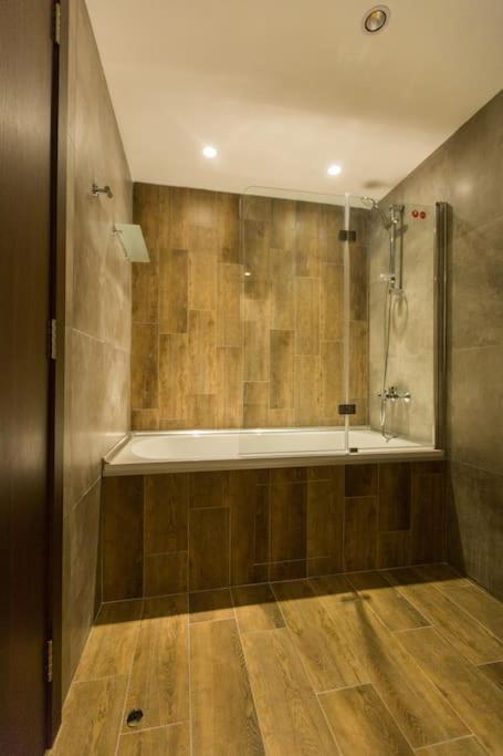 VIP 2-Bedroom Central Apartment - Families