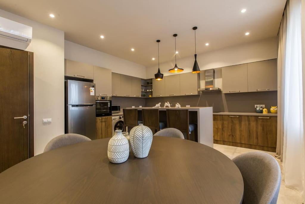 VIP 2-Bedroom Central Apartment - Families