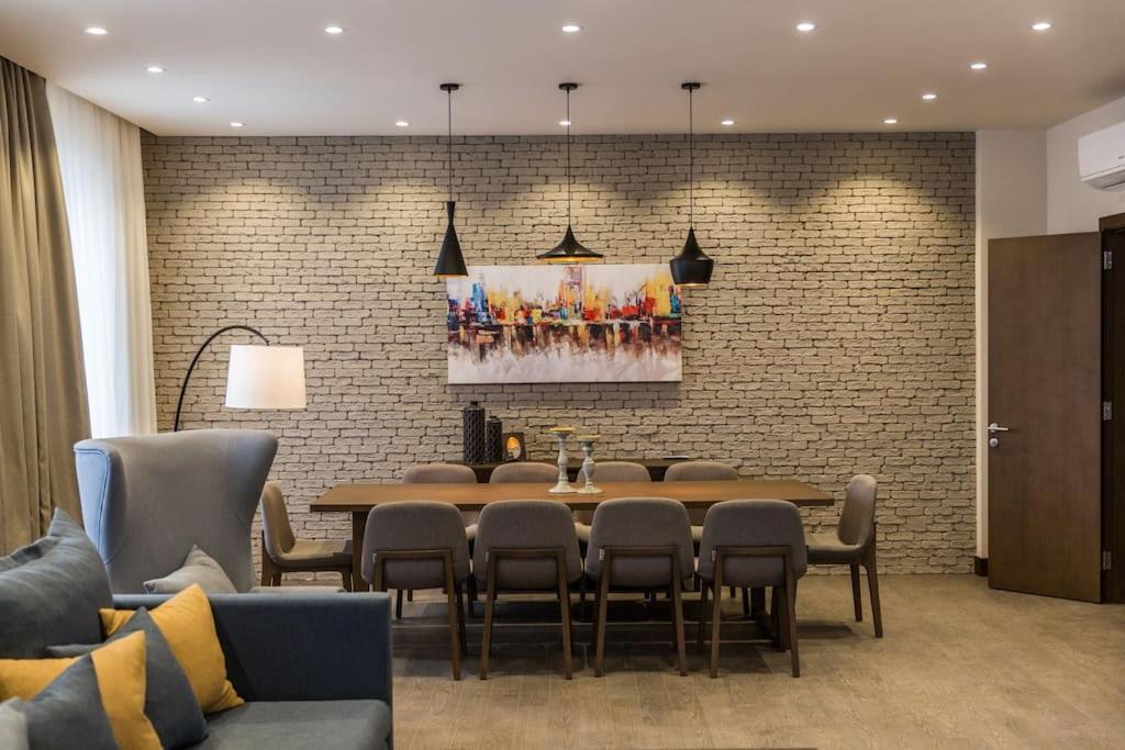 VIP 2-Bedroom Central Apartment - Families