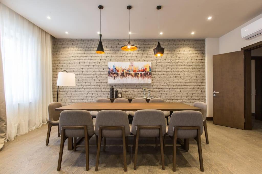VIP 2-Bedroom Central Apartment - Families