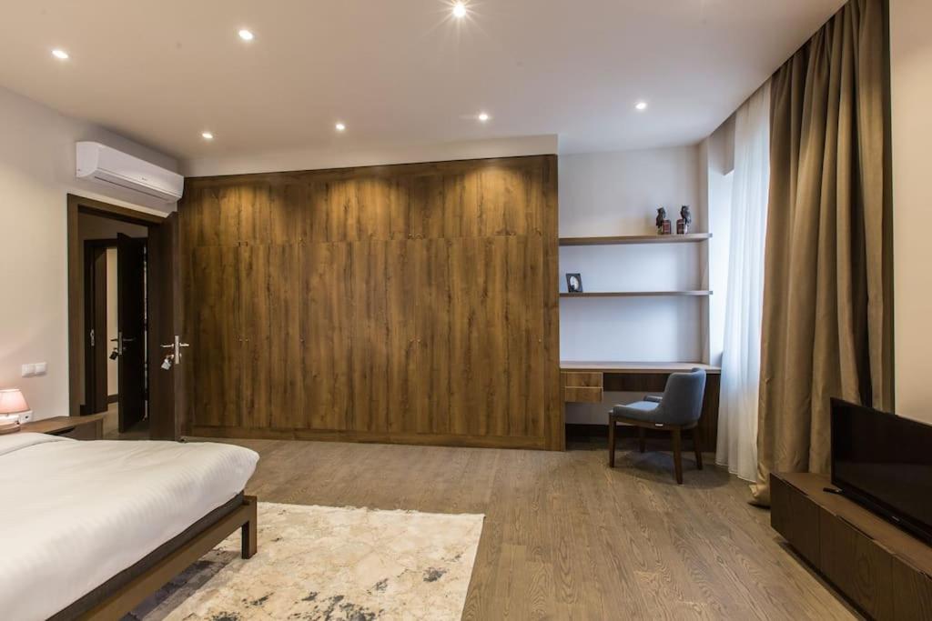 VIP 2-Bedroom Central Apartment - Families