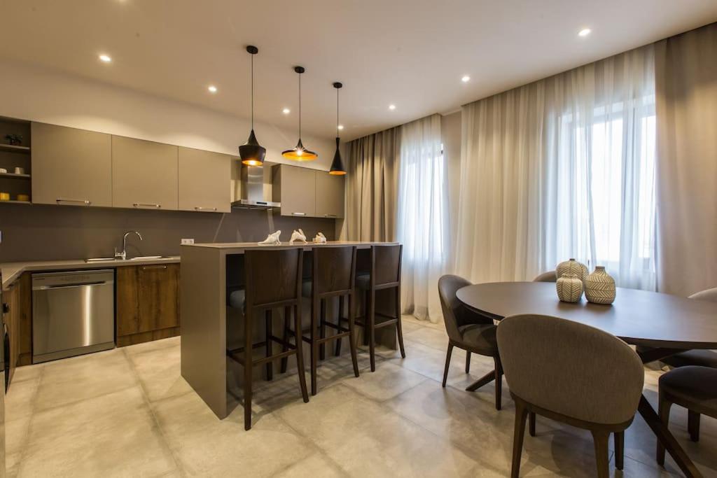 VIP 2-Bedroom Central Apartment - Families