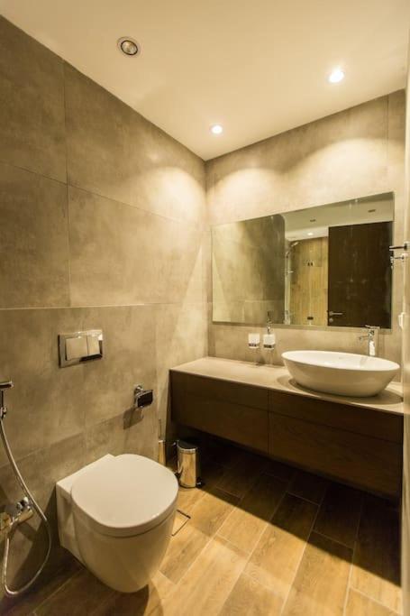 VIP 2-Bedroom Central Apartment - Families