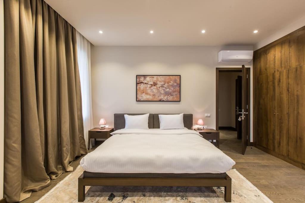 VIP 2-Bedroom Central Apartment - Families