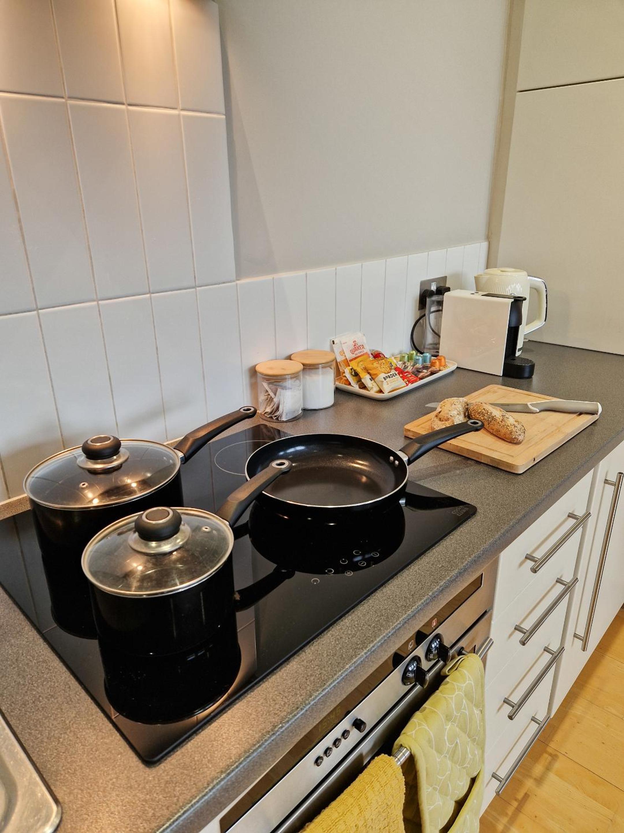 1-bed apartment, Close to Kensington Olympia with Free Wi-Fi & Netflix