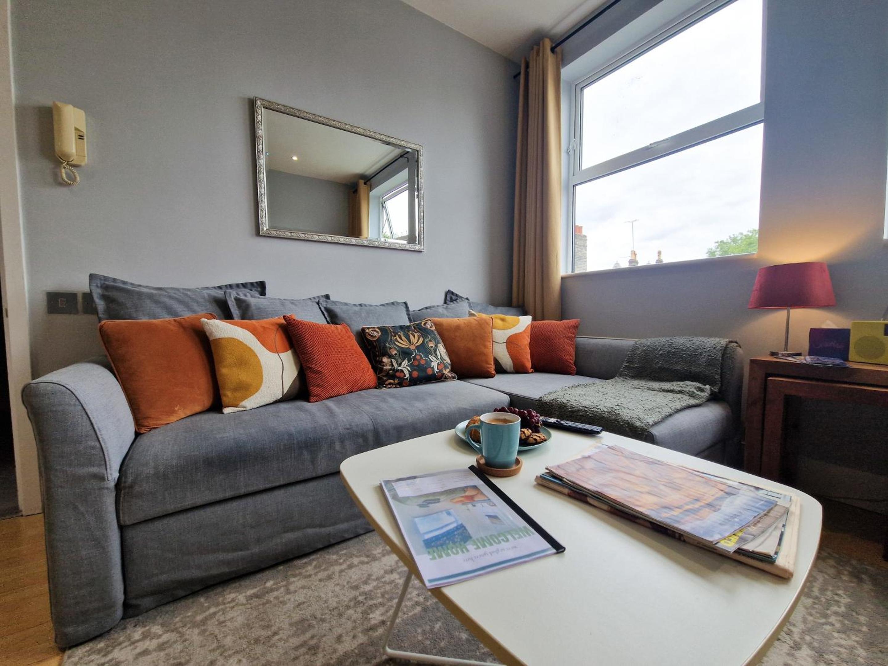 1-bed apartment, Close to Kensington Olympia with Free Wi-Fi & Netflix