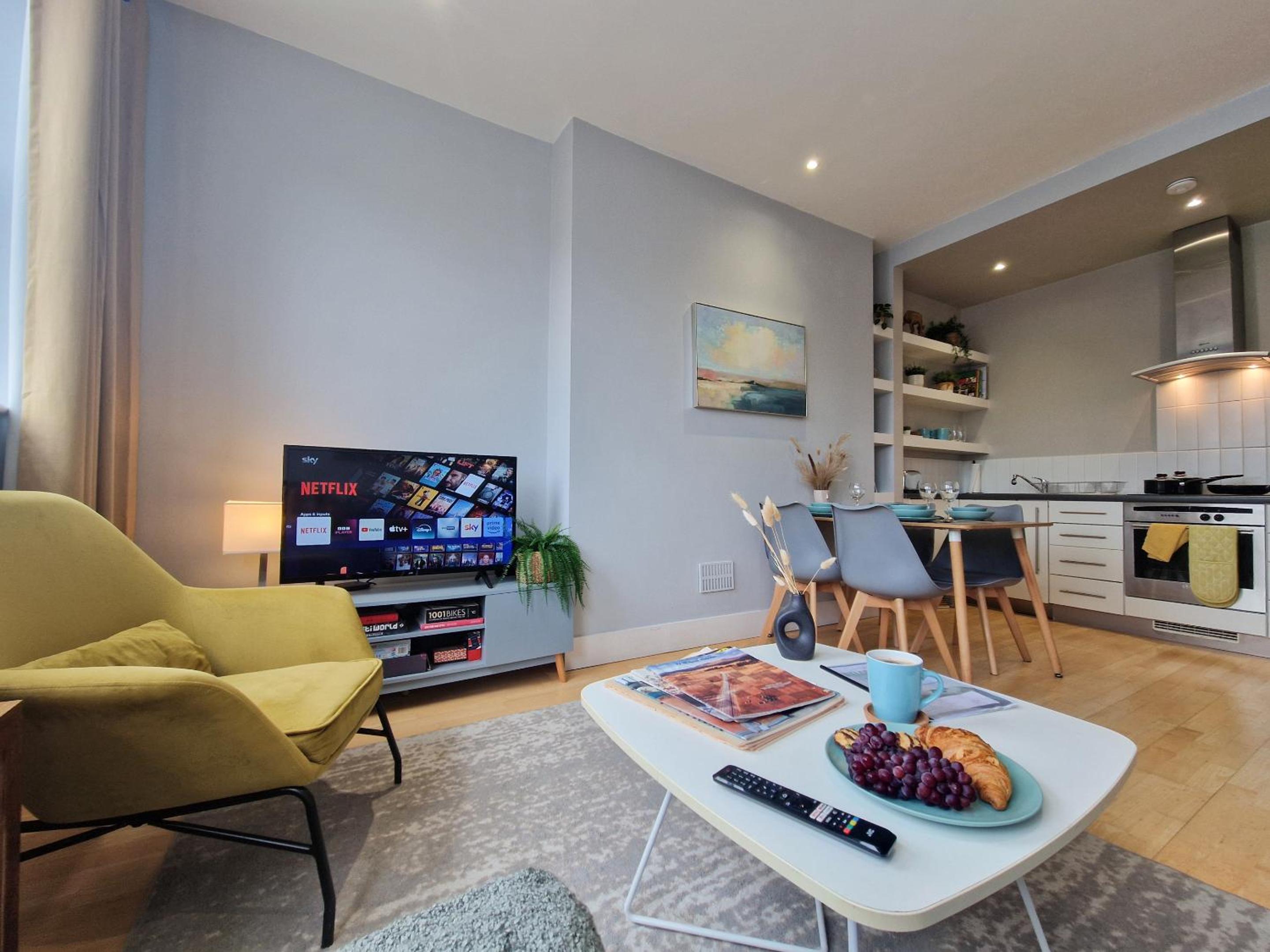 1-bed apartment, Close to Kensington Olympia with Free Wi-Fi & Netflix