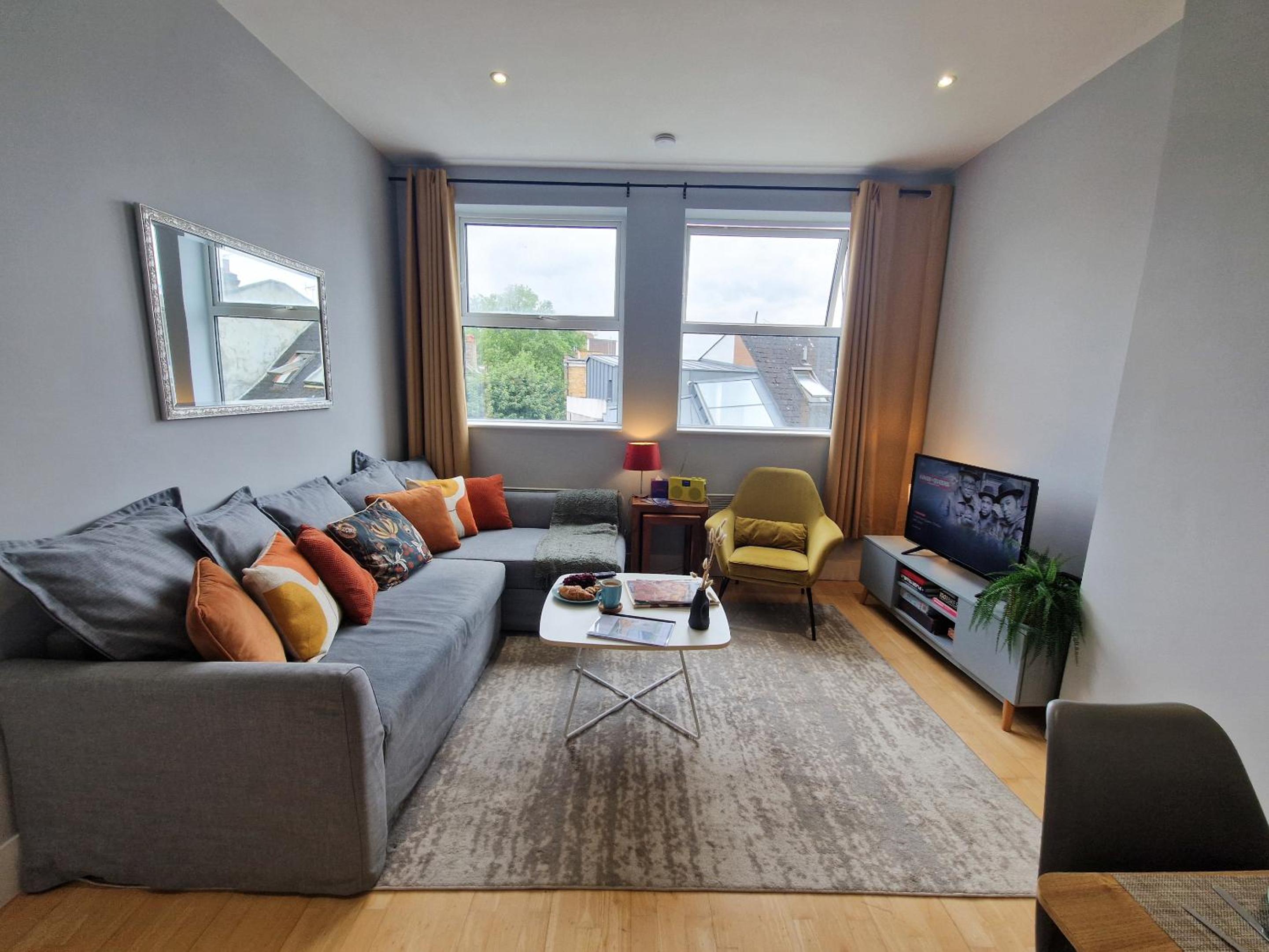 1-bed apartment, Close to Kensington Olympia with Free Wi-Fi & Netflix