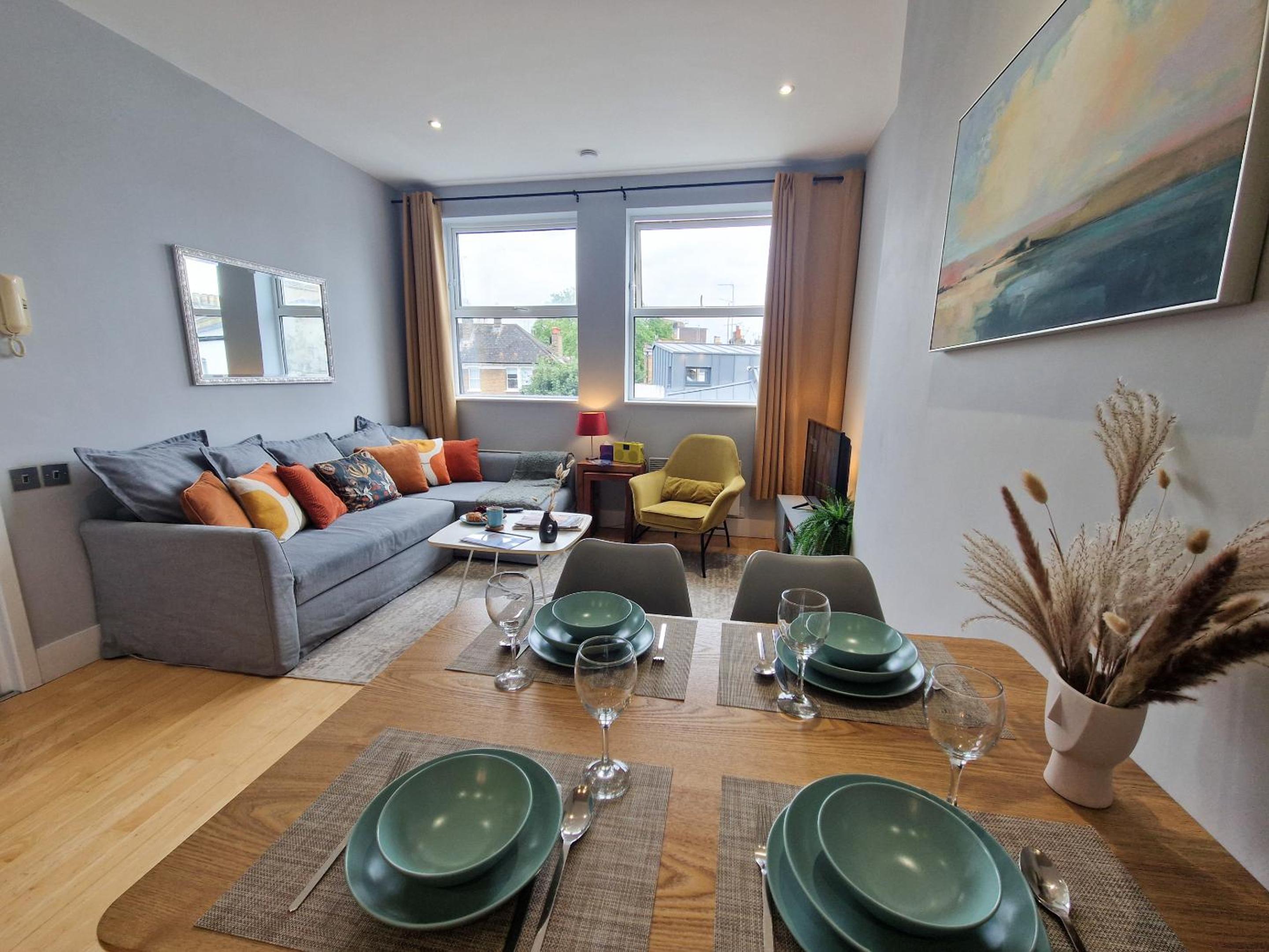 1-bed apartment, Close to Kensington Olympia with Free Wi-Fi & Netflix