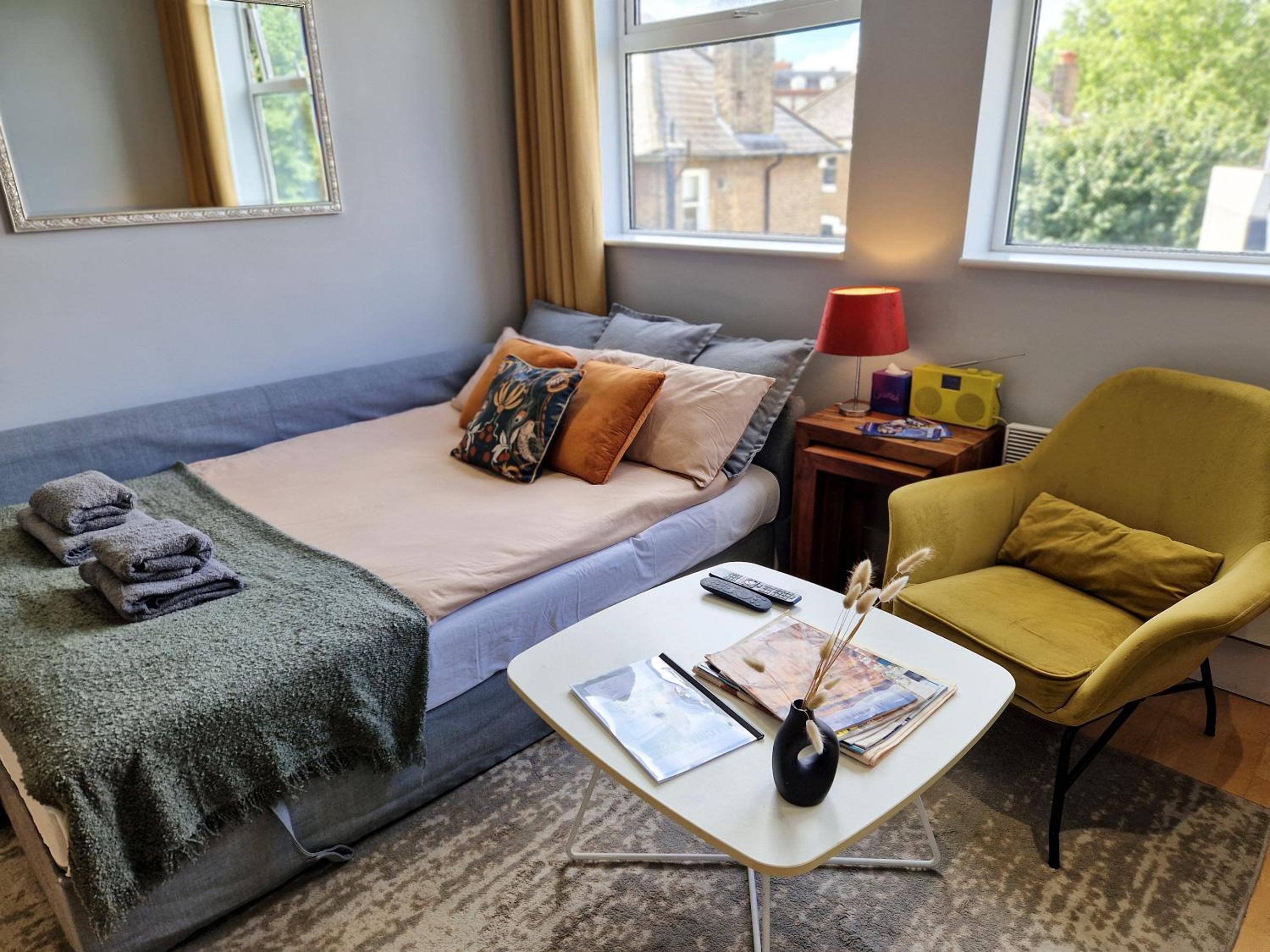 1-bed apartment, Close to Kensington Olympia with Free Wi-Fi & Netflix