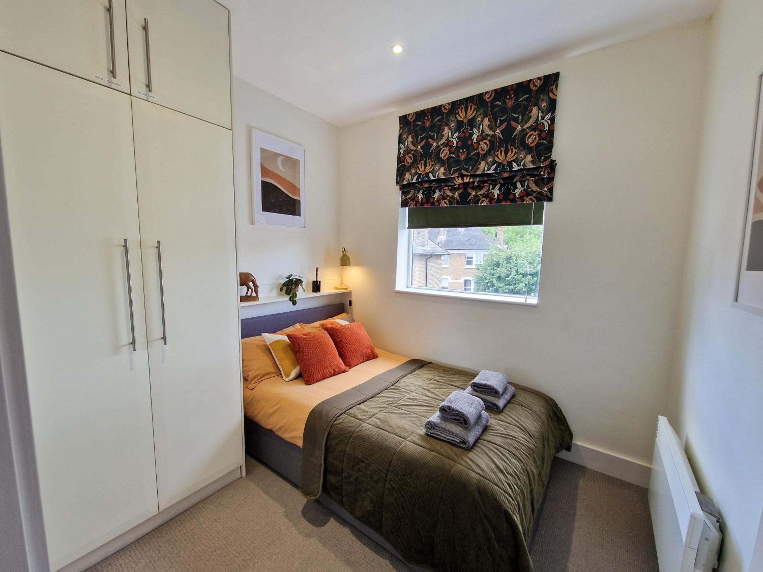 1-bed apartment, Close to Kensington Olympia with Free Wi-Fi & Netflix