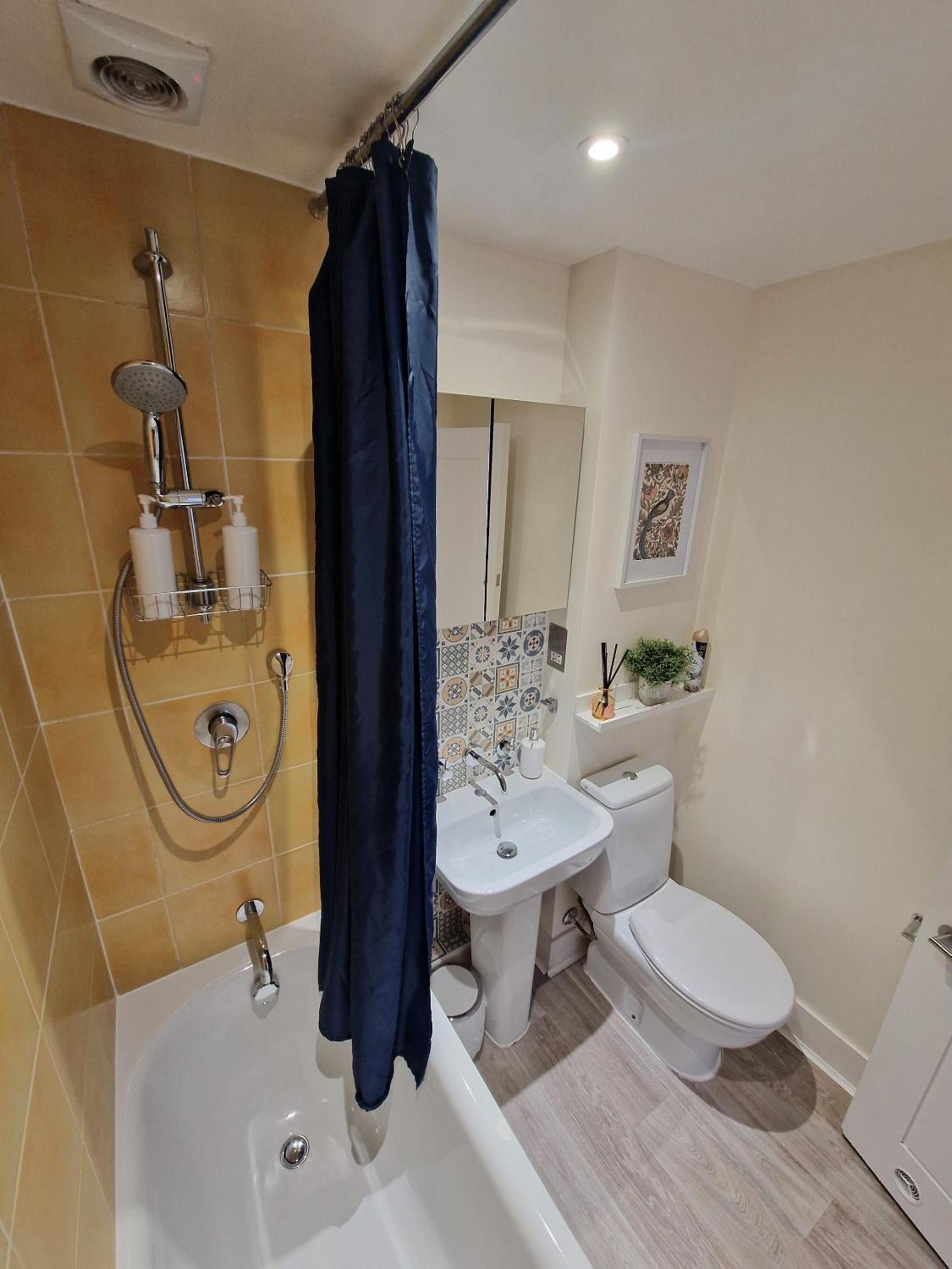1-bed apartment, Close to Kensington Olympia with Free Wi-Fi & Netflix