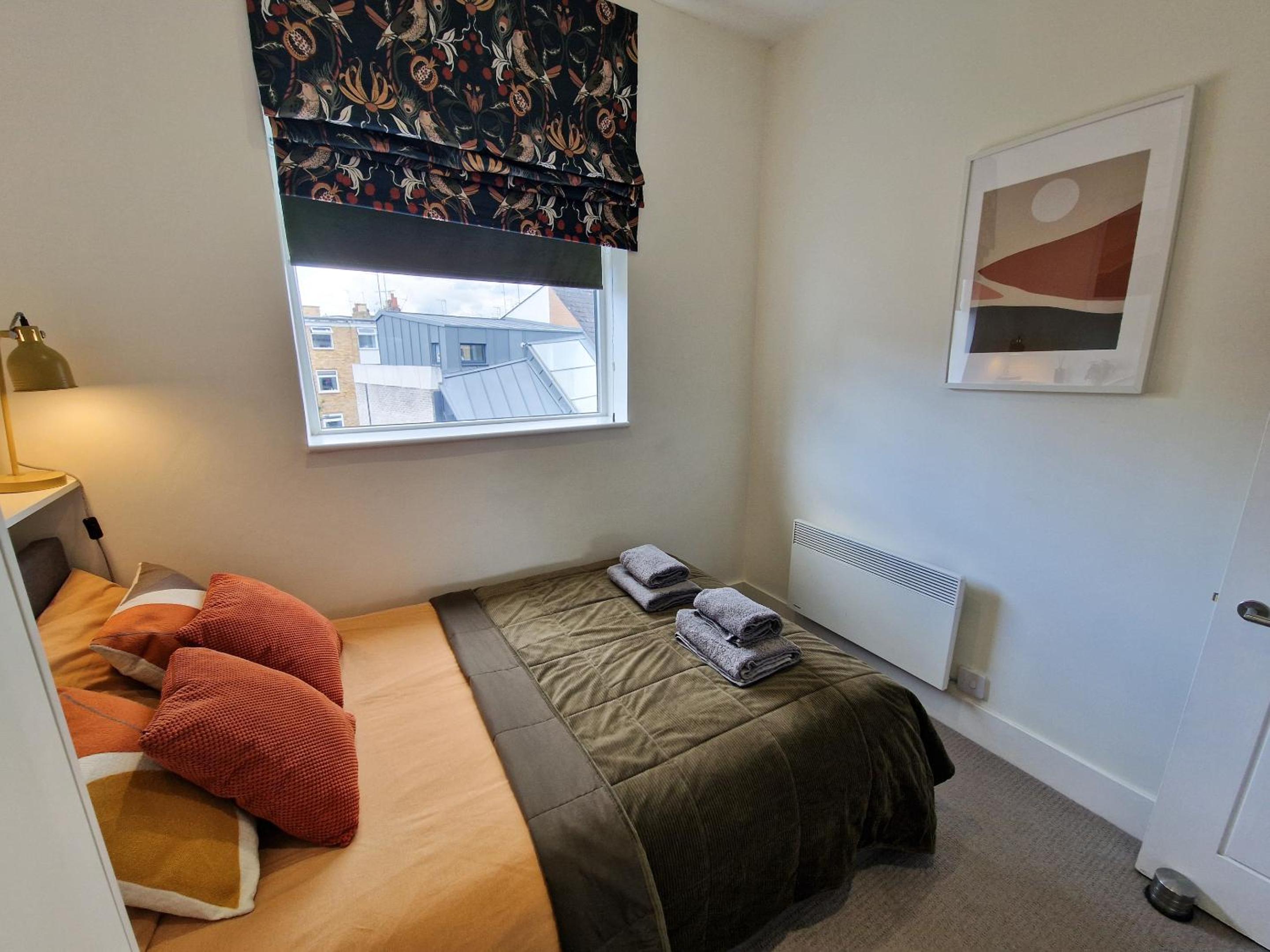 1-bed apartment, Close to Kensington Olympia with Free Wi-Fi & Netflix