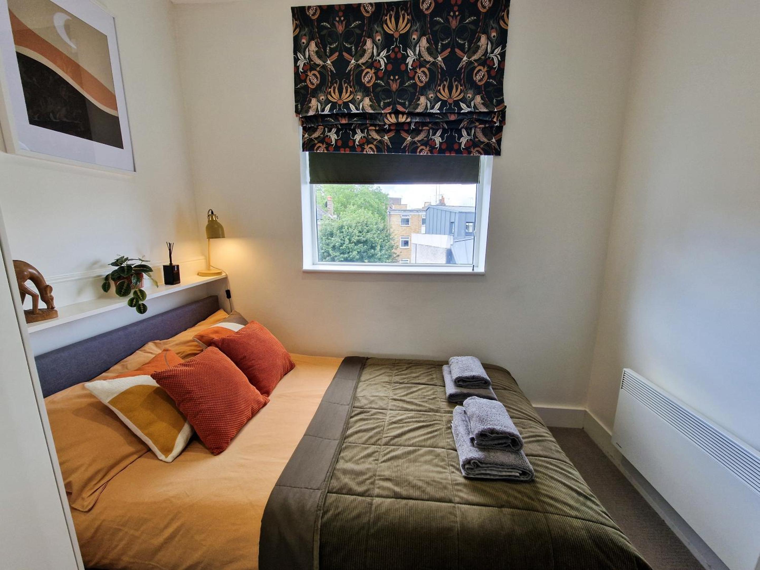 1-bed apartment, Close to Kensington Olympia with Free Wi-Fi & Netflix