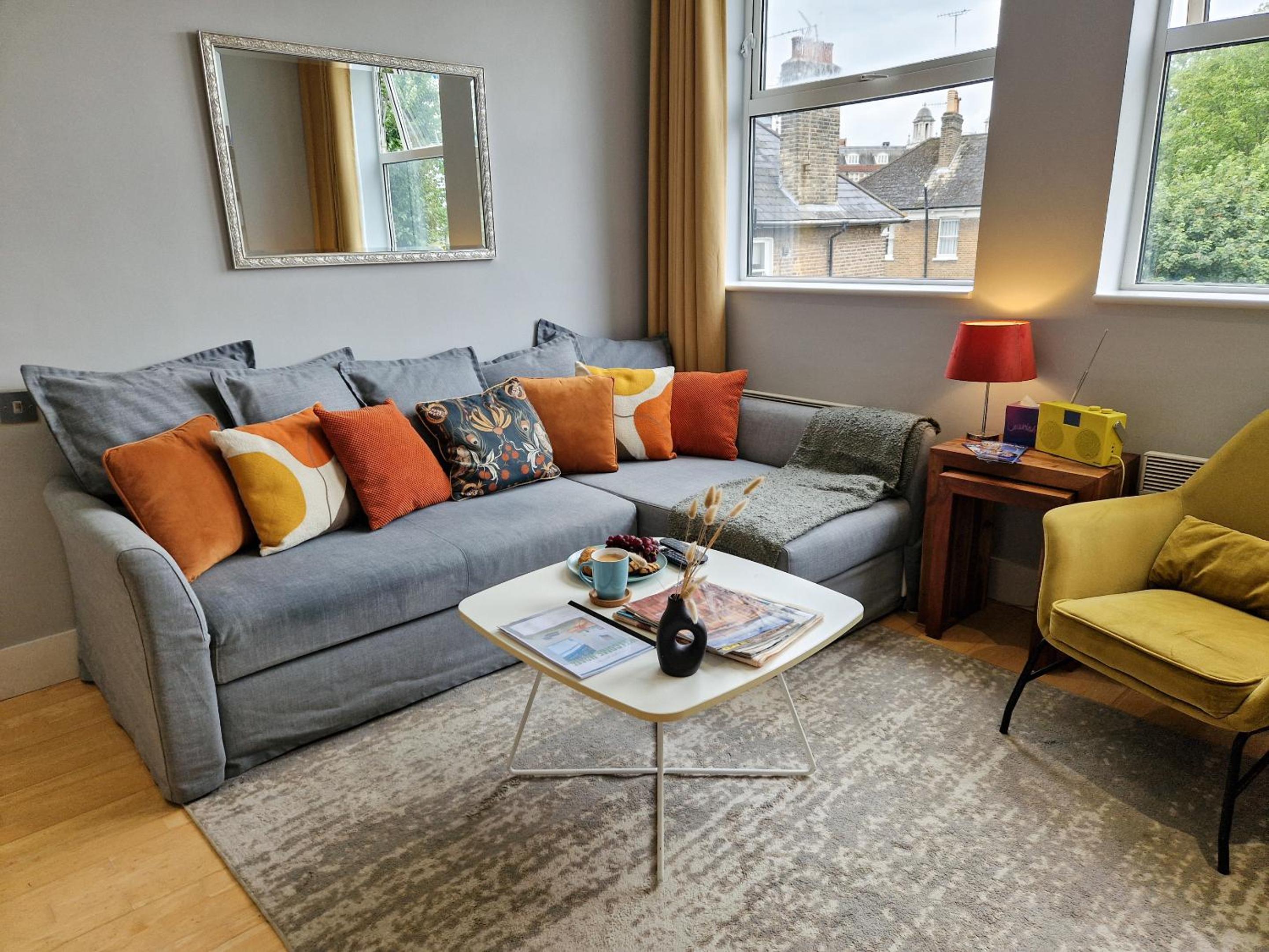 1-bed apartment, Close to Kensington Olympia with Free Wi-Fi & Netflix