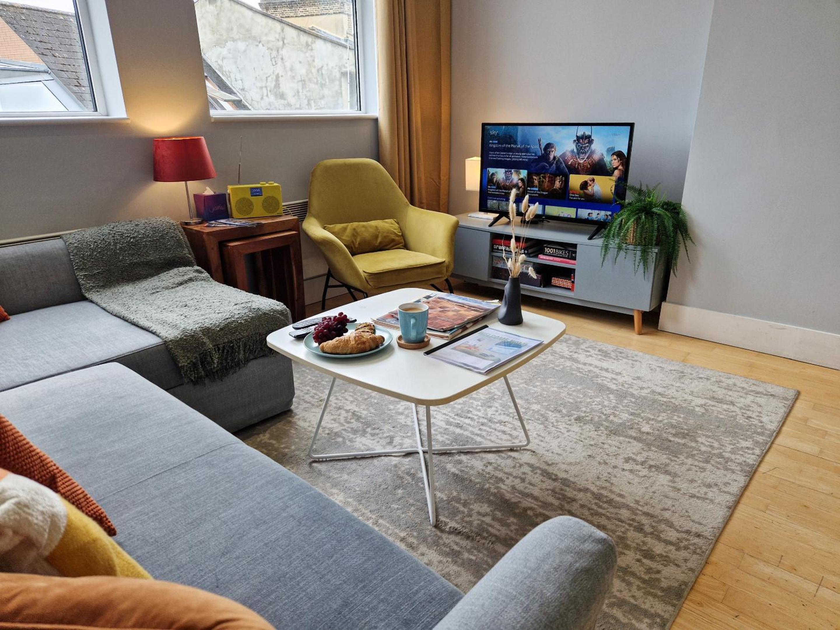 1-bed apartment, Close to Kensington Olympia with Free Wi-Fi & Netflix