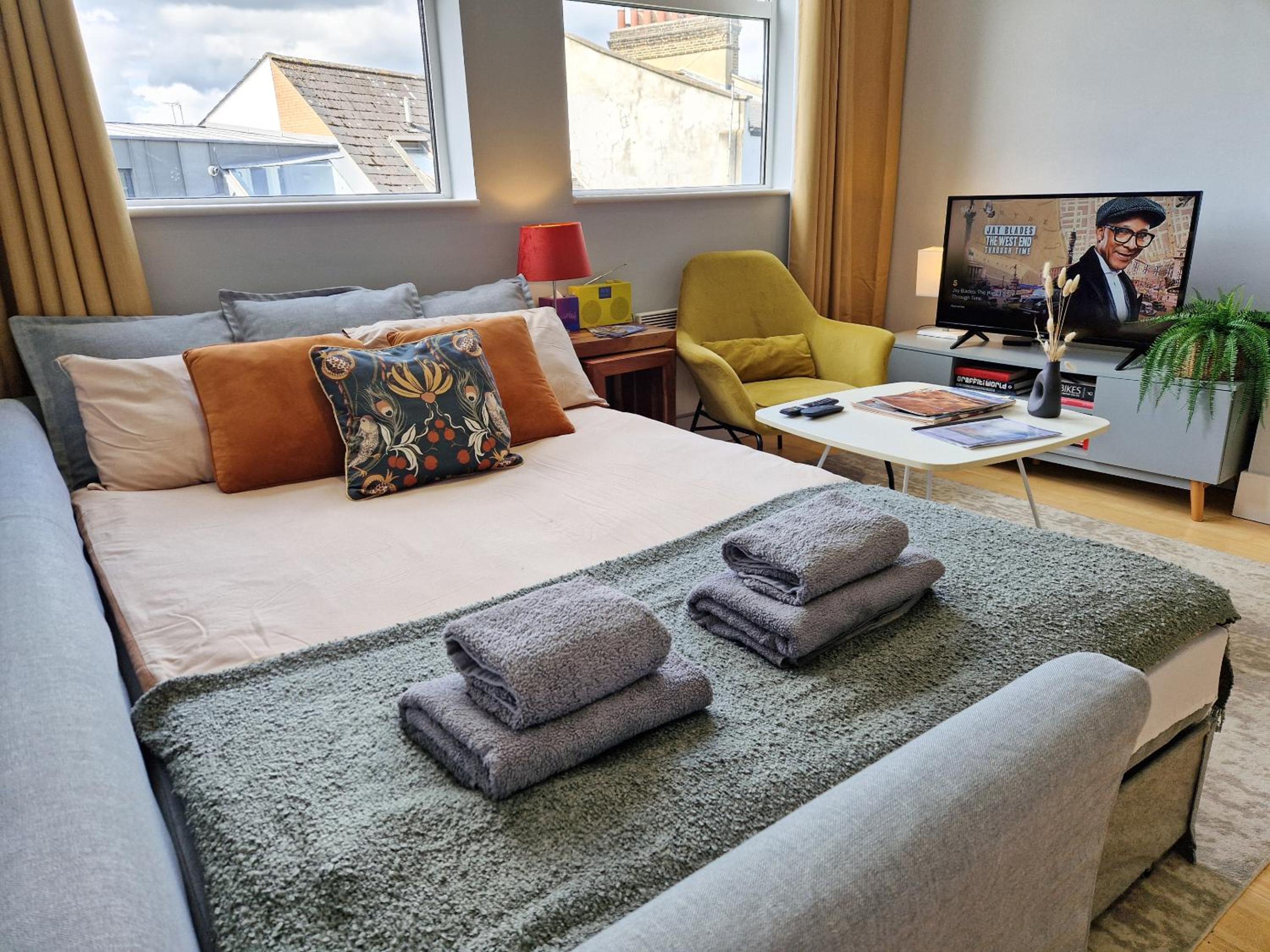 1-bed apartment, Close to Kensington Olympia with Free Wi-Fi & Netflix