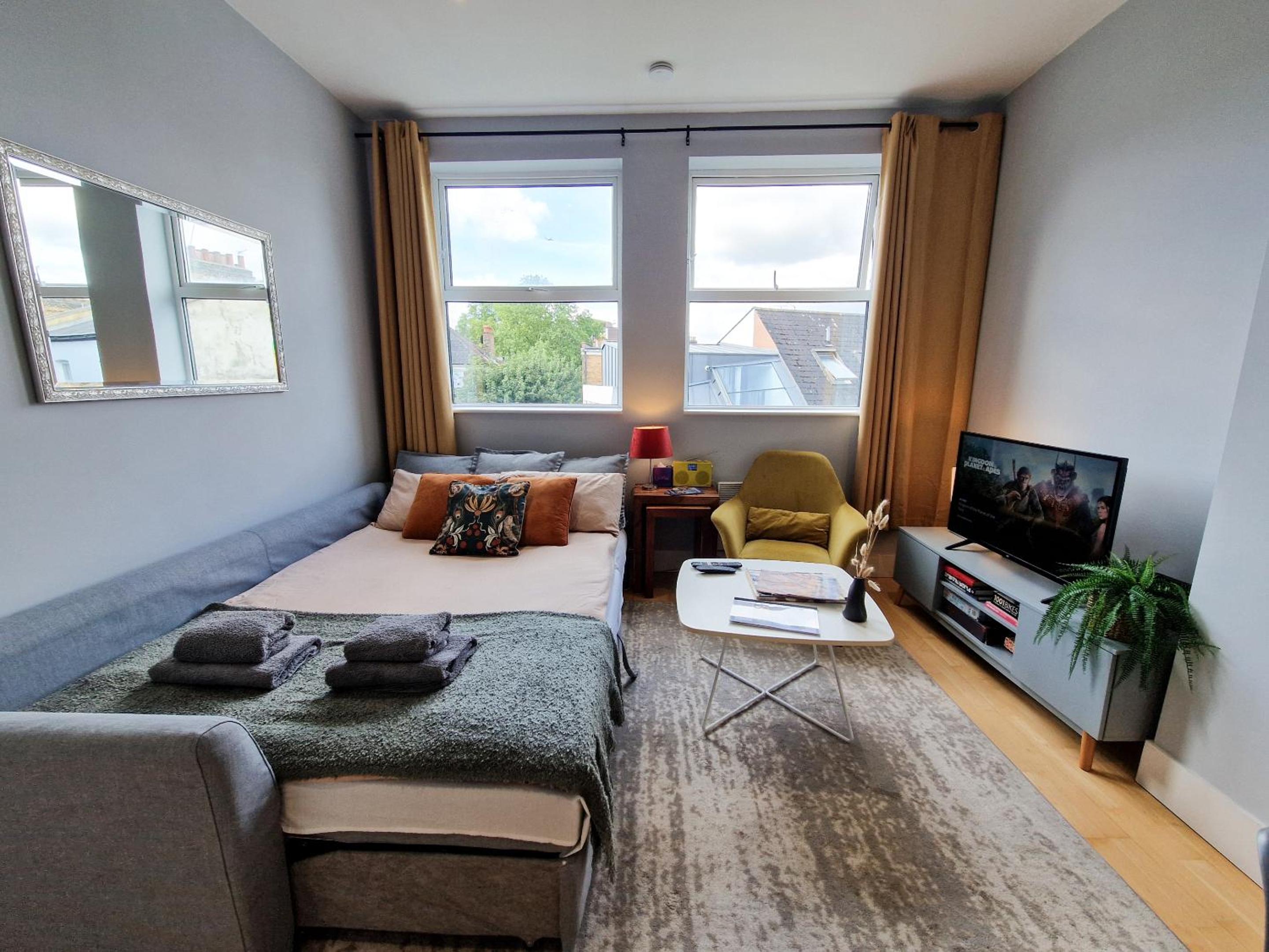 1-bed apartment, Close to Kensington Olympia with Free Wi-Fi & Netflix