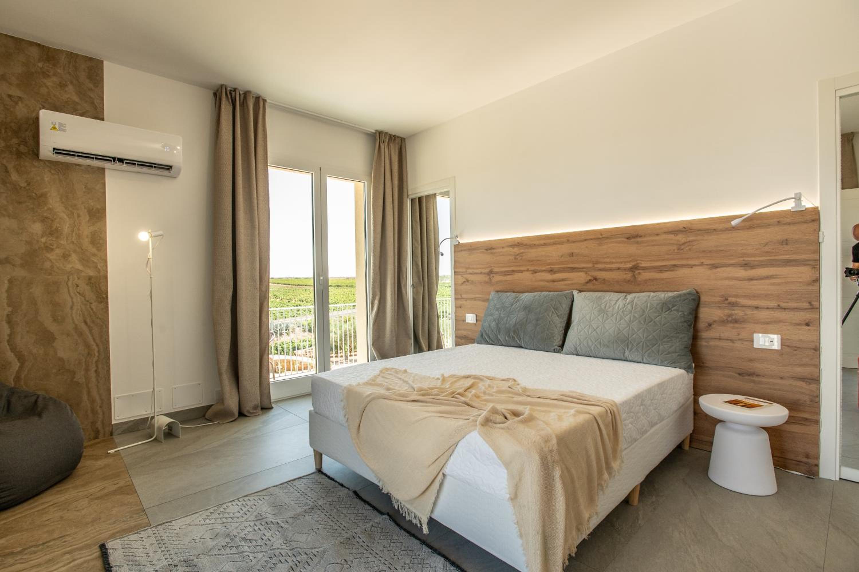 Casale Gorghi Tondi House e Vineyard view 3