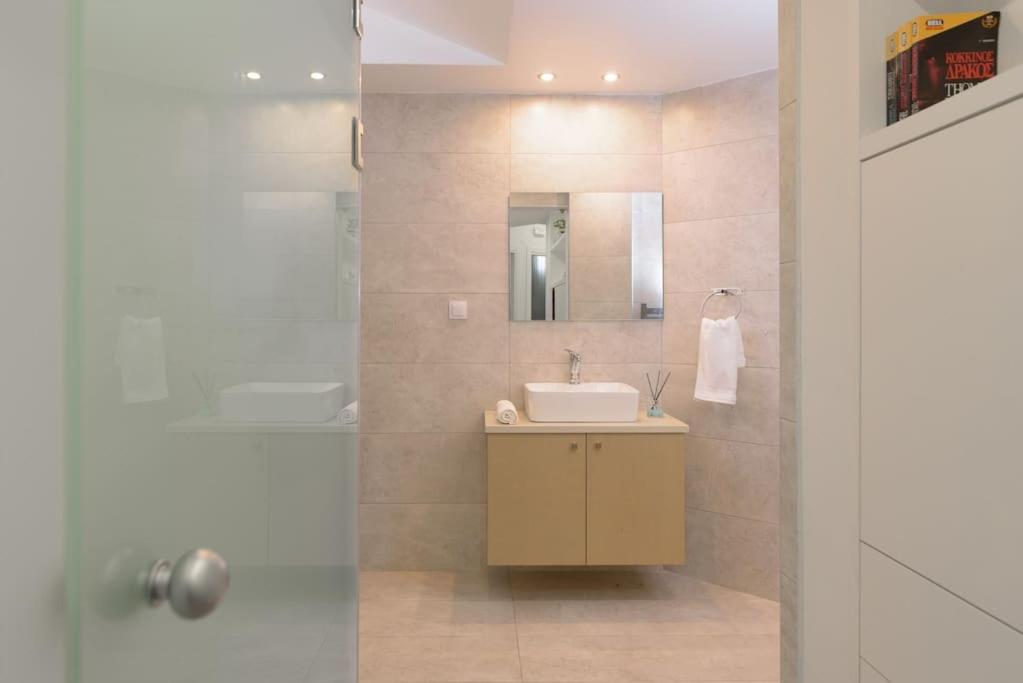 Onar Elegant Beachside Home view 3