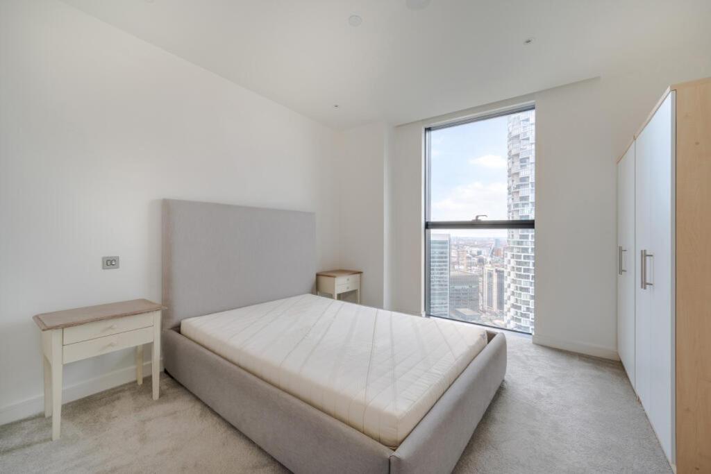 High level near Canary Wharf-O2-Excel-London Bridge-Waterloo-Westminster-Bond street