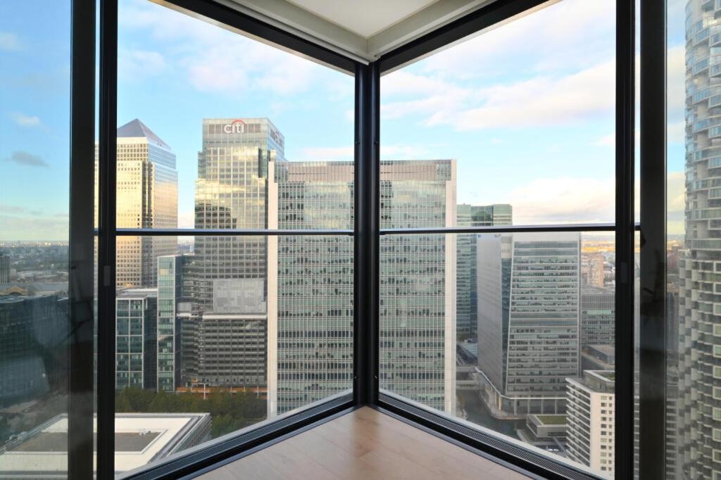 High level near Canary Wharf-O2-Excel-London Bridge-Waterloo-Westminster-Bond street