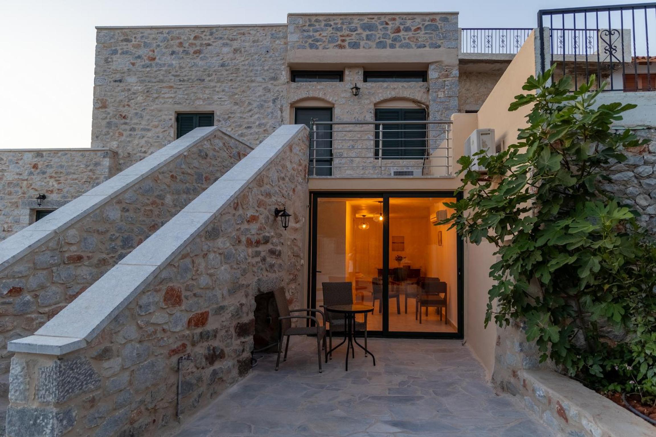 Mani Tsopakas Residences