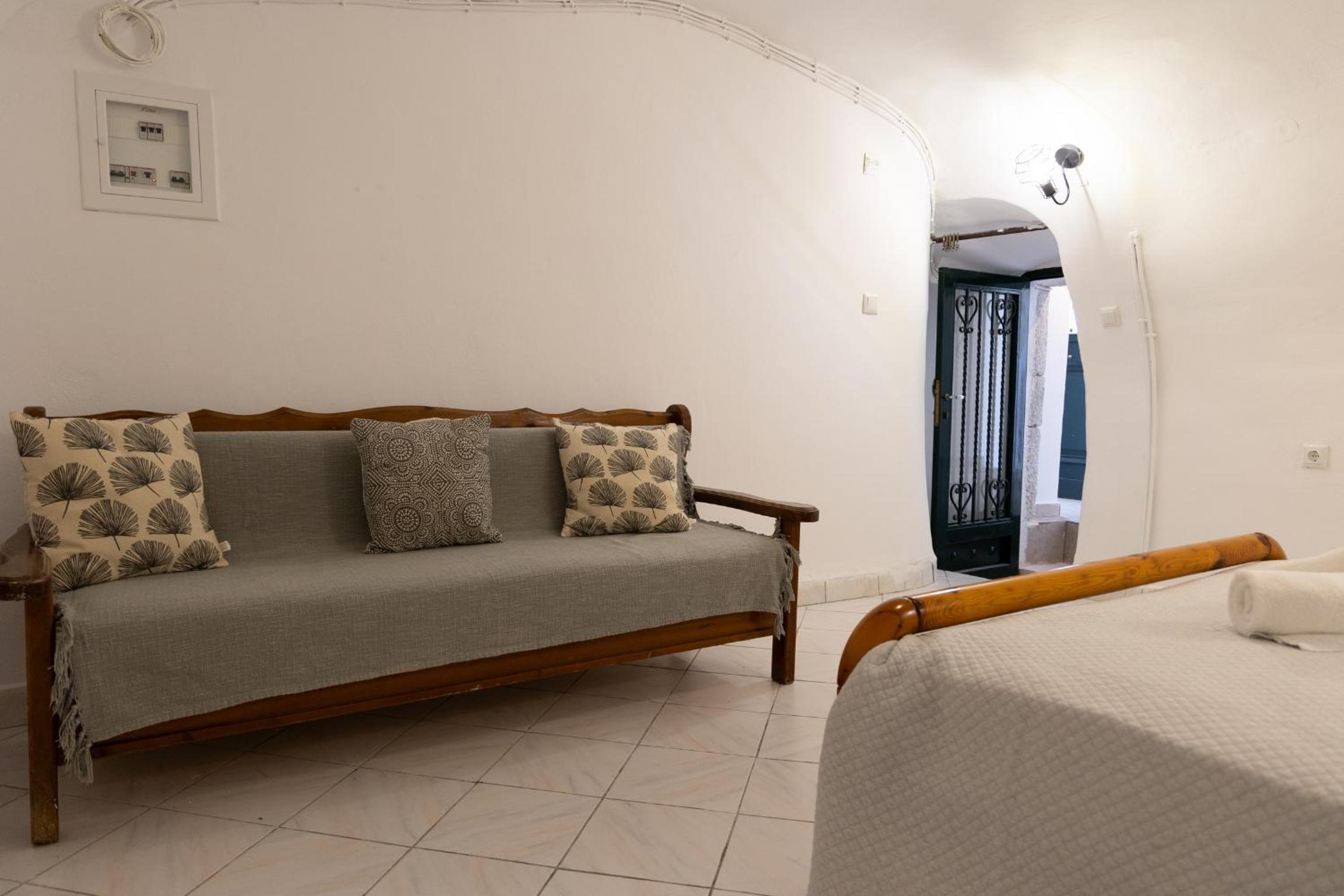 Mani Tsopakas Residences