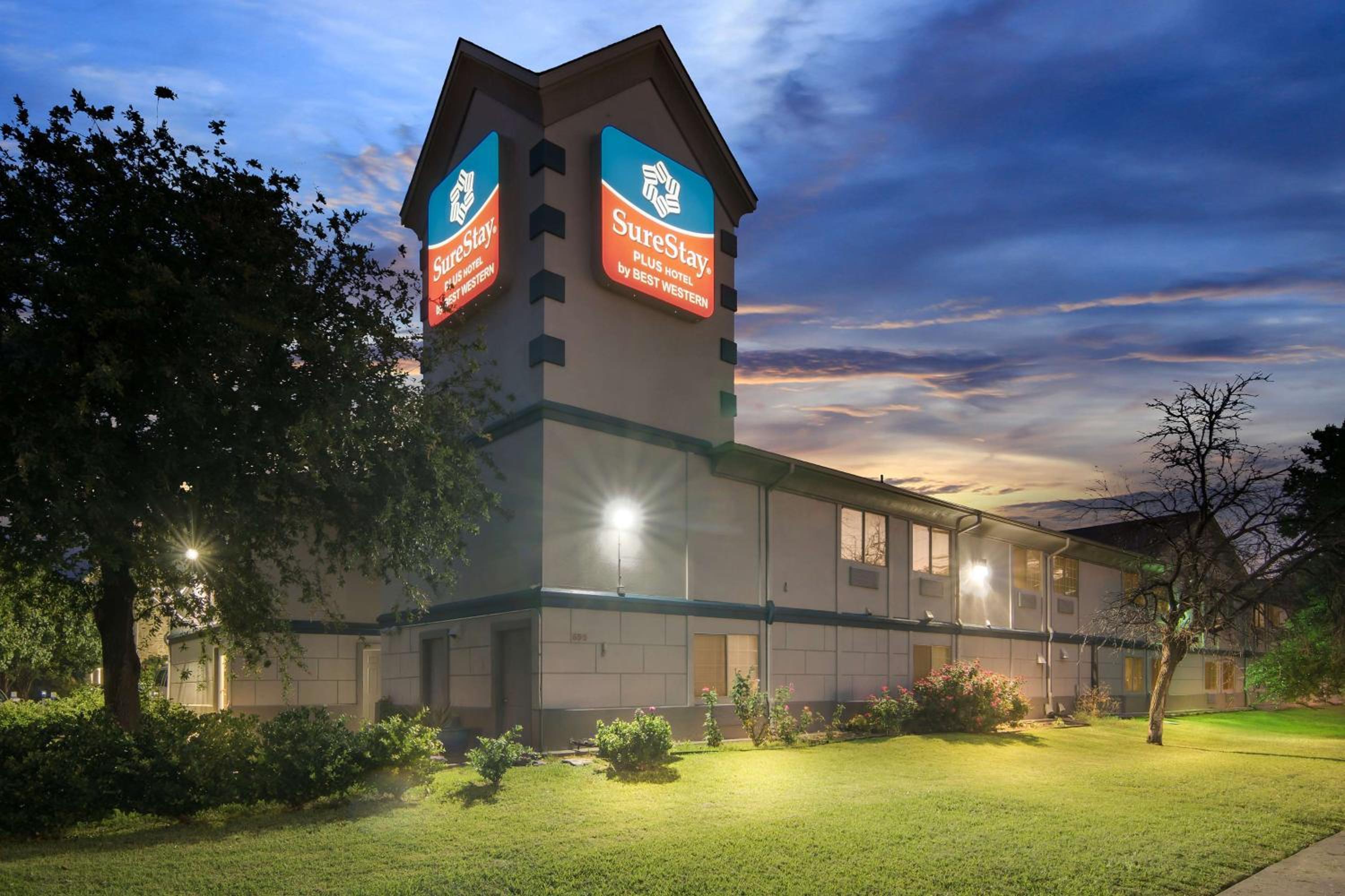 Hotel SureStay Plus by Best Western Fort Worth Benbrook