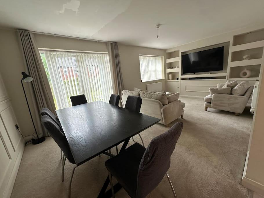 Stylish Family 3 bedroom home nr Llandudno