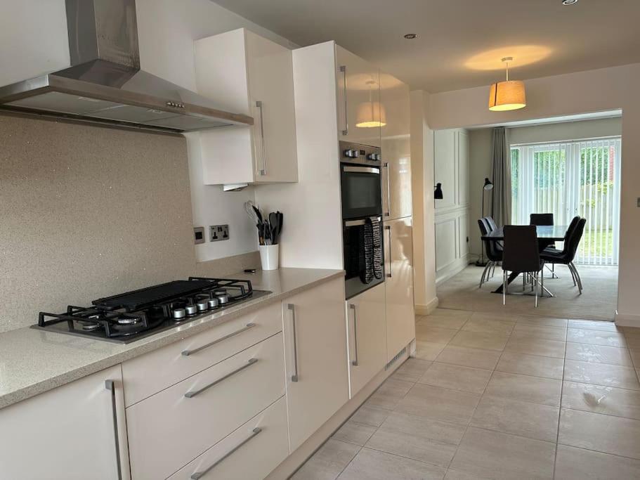 Stylish Family 3 bedroom home nr Llandudno