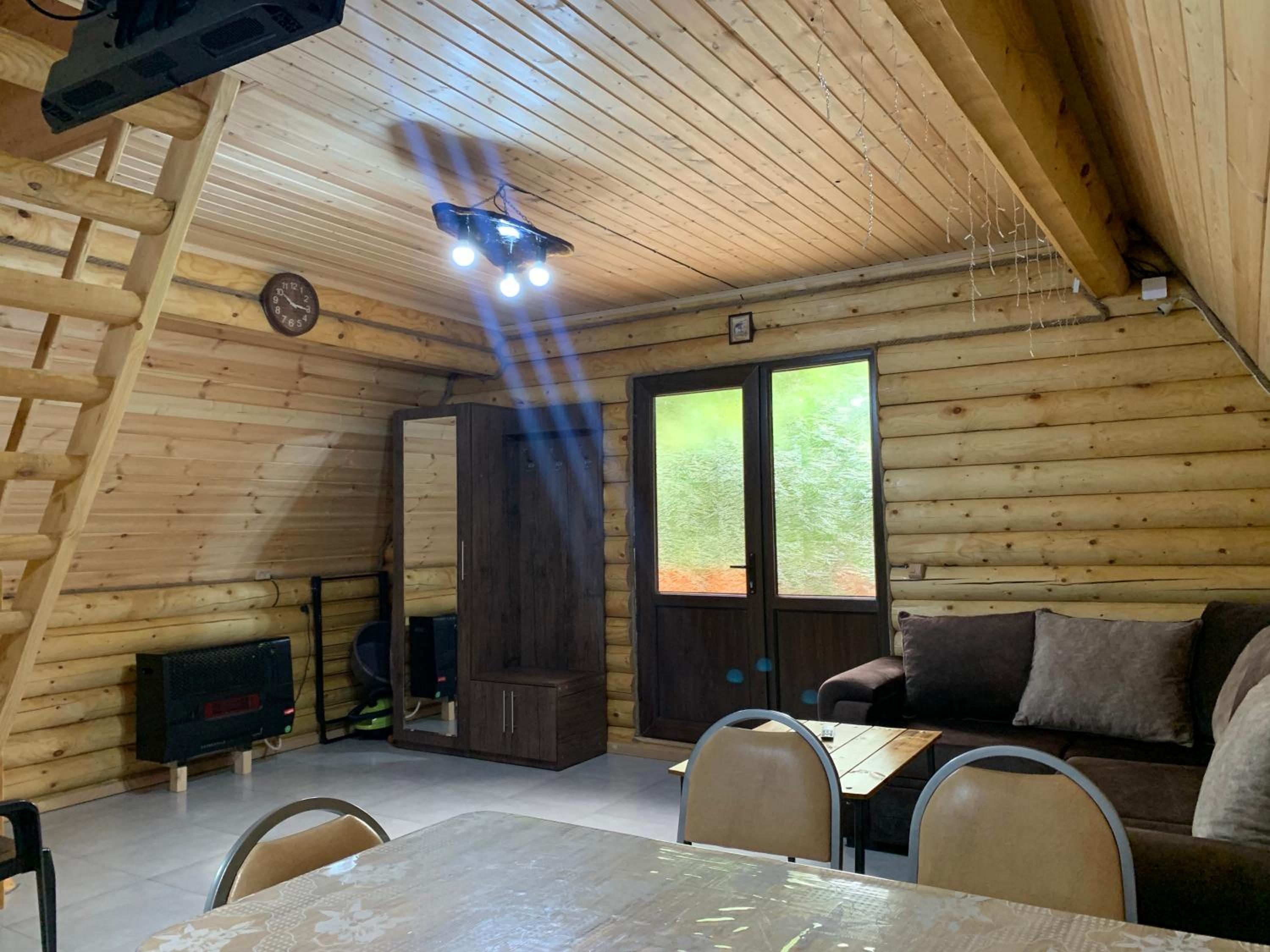 K&M Cottage view 5