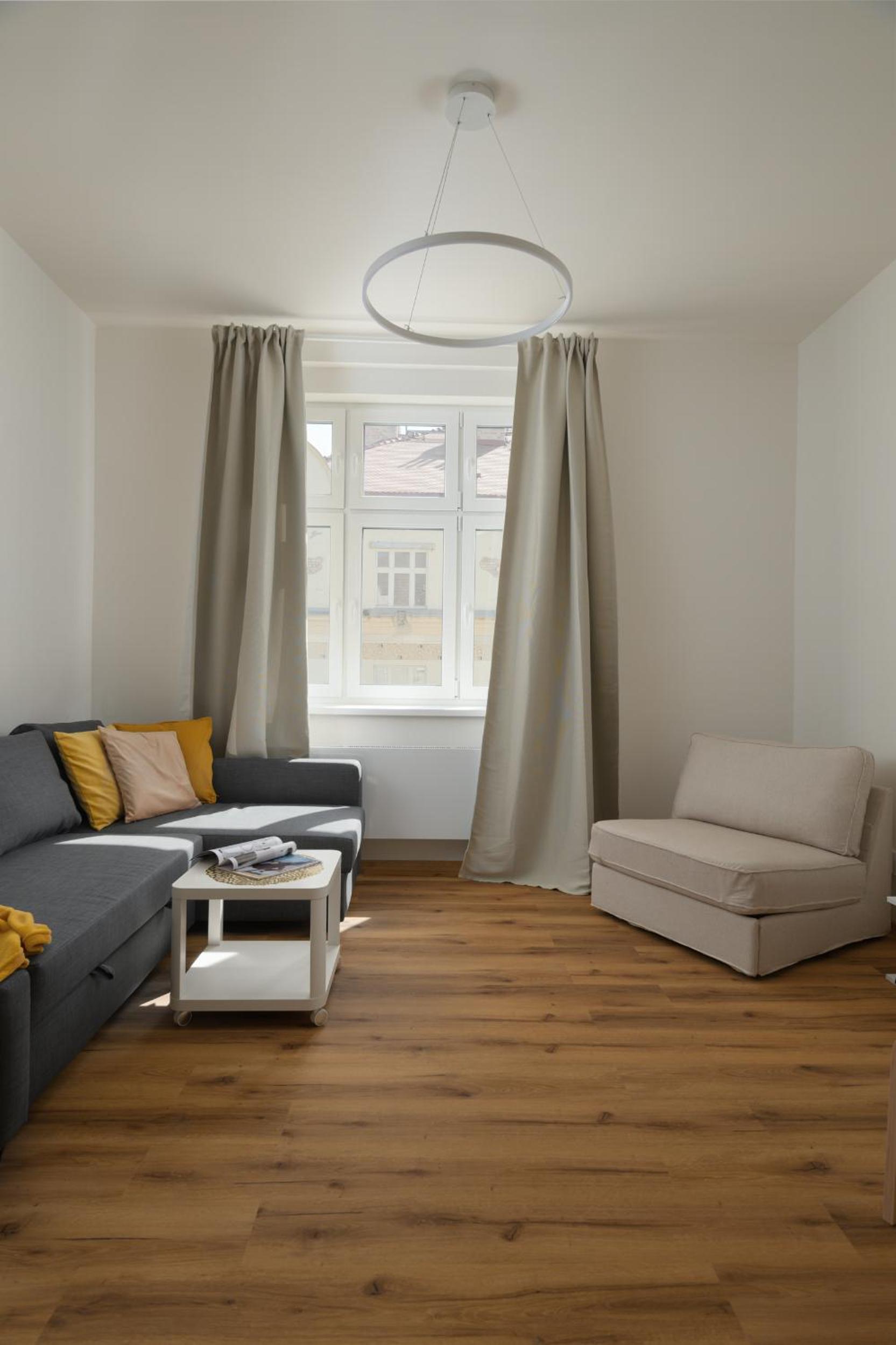 New&Modern home in Vibrant area near Centre!