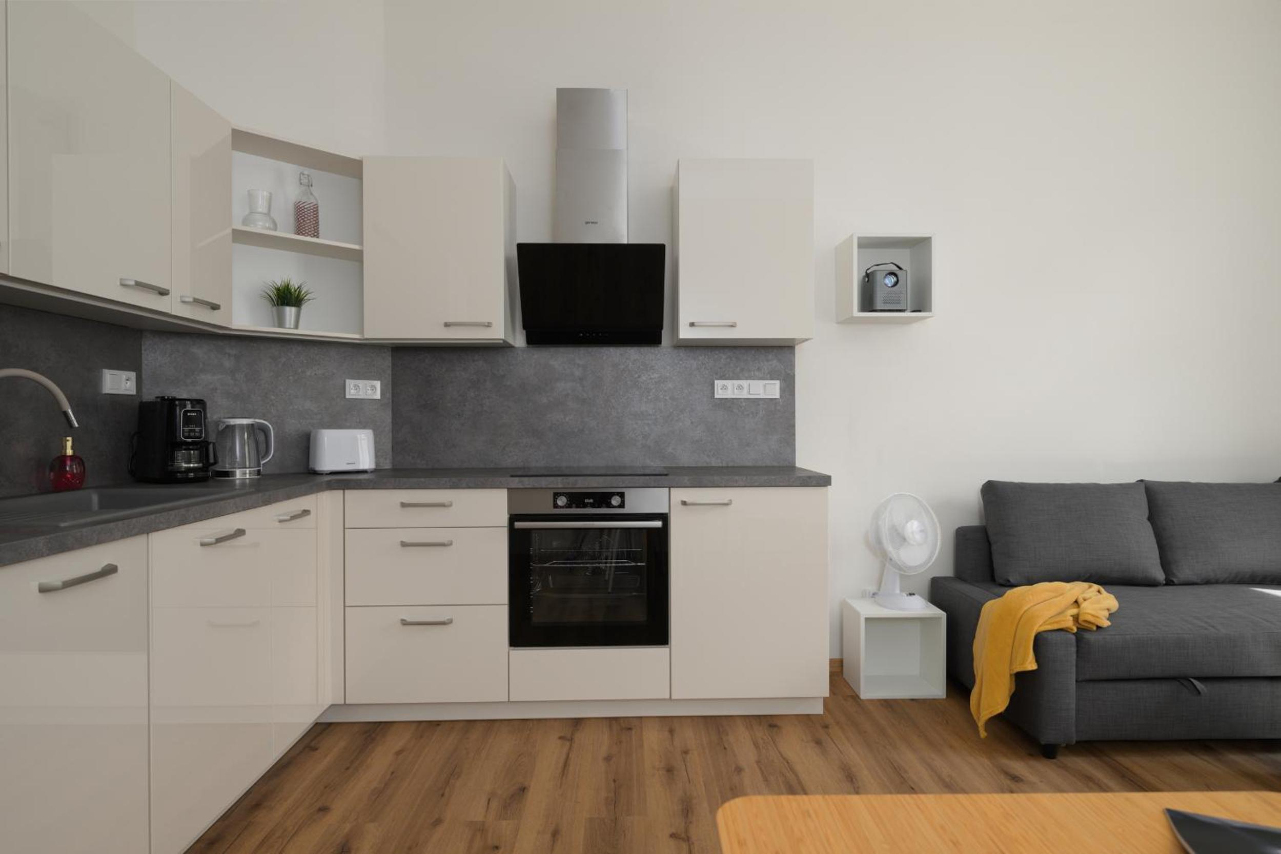 New&Modern home in Vibrant area near Centre!