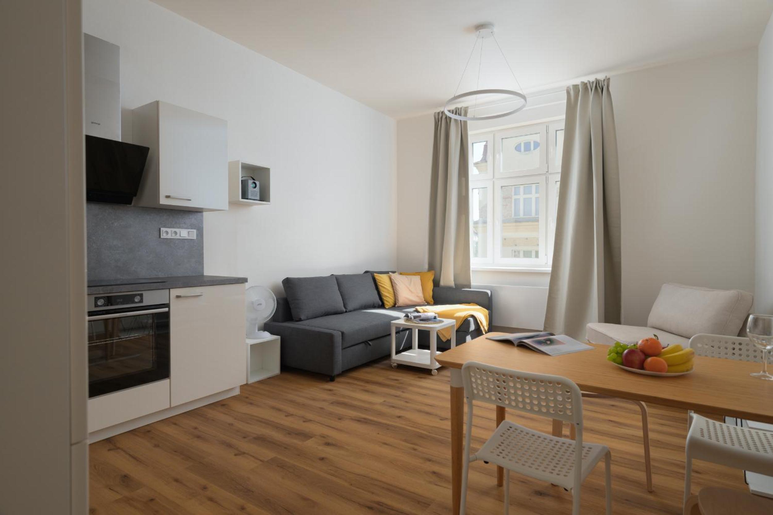 New&Modern home in Vibrant area near Centre!
