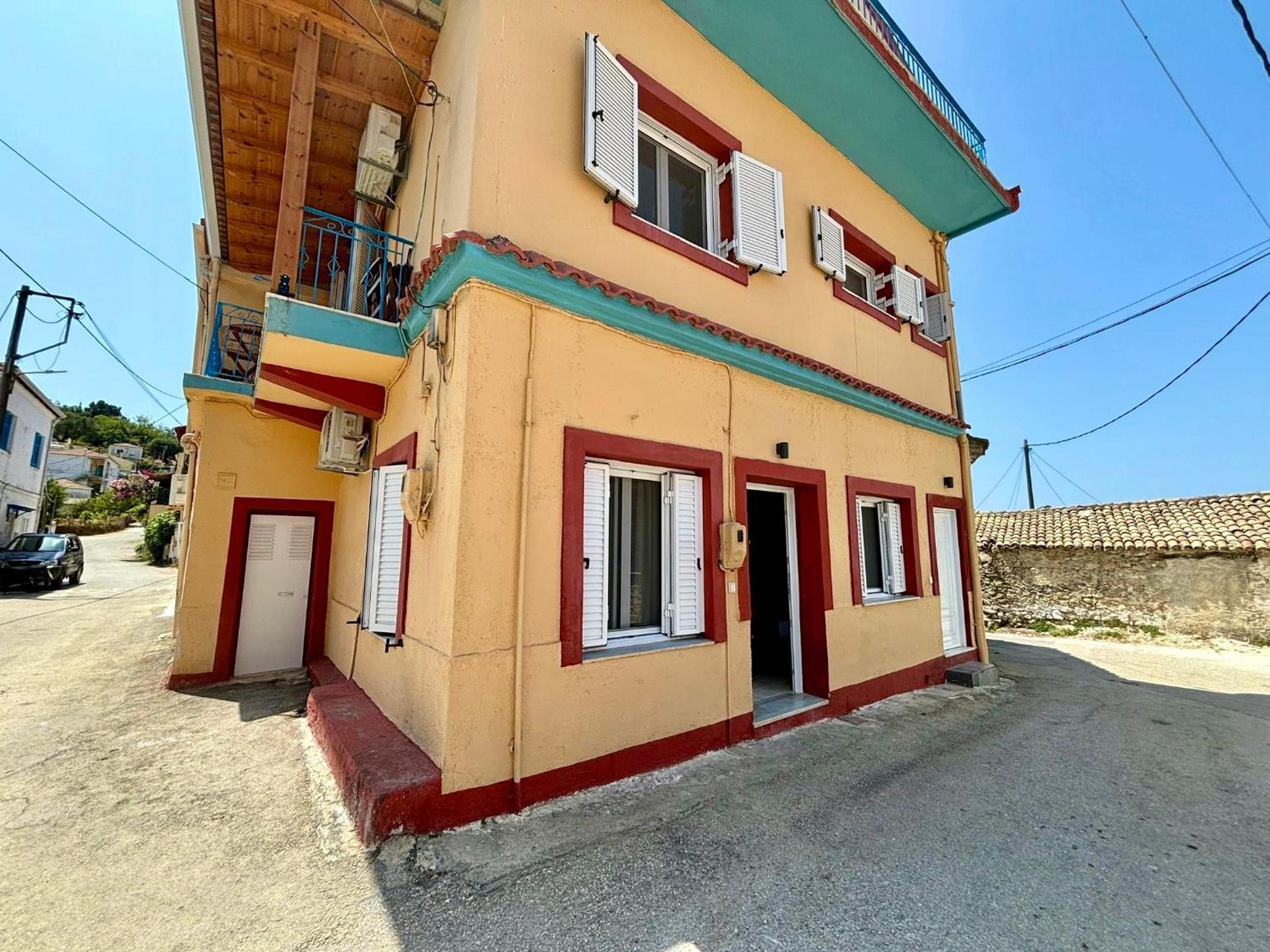 Roussos Central House