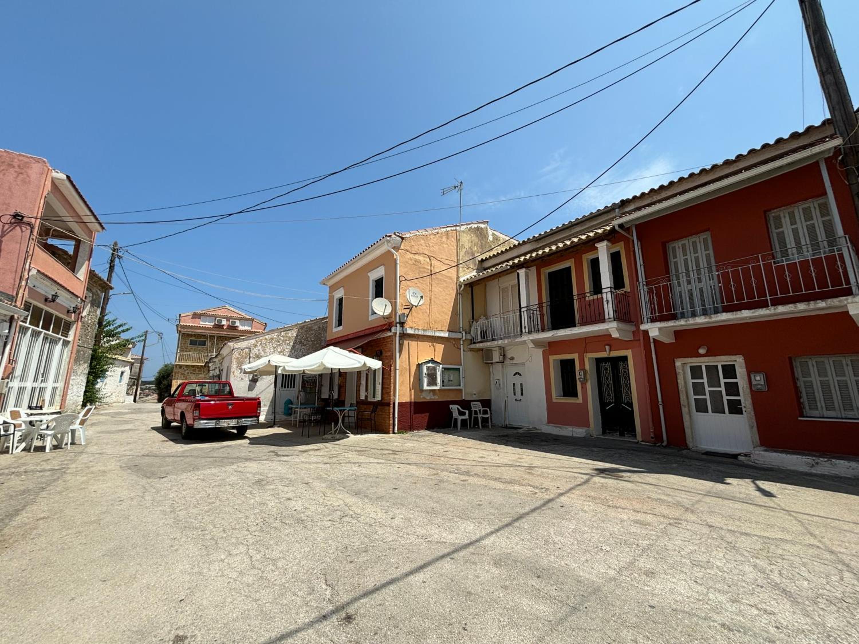 Roussos Central House