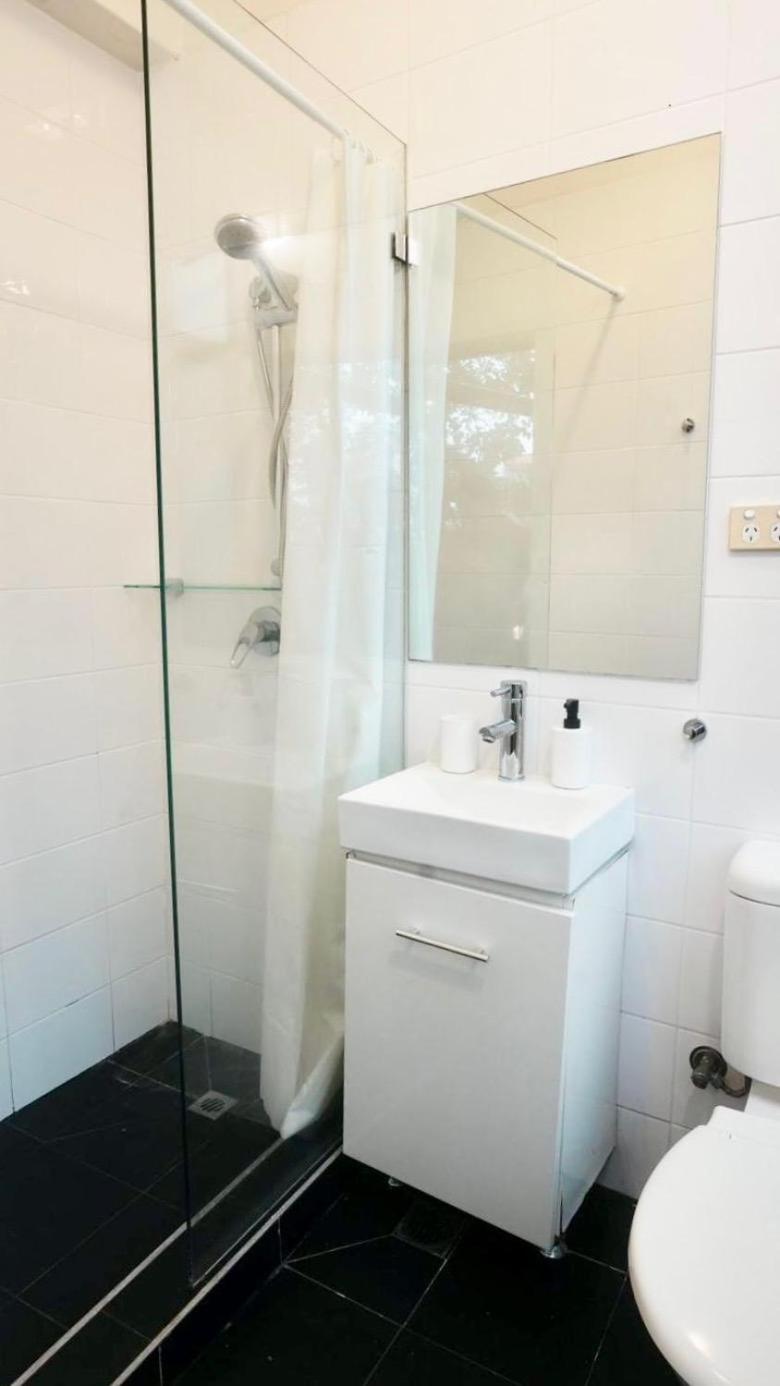 Large Studio Near Train & Sydney Tower