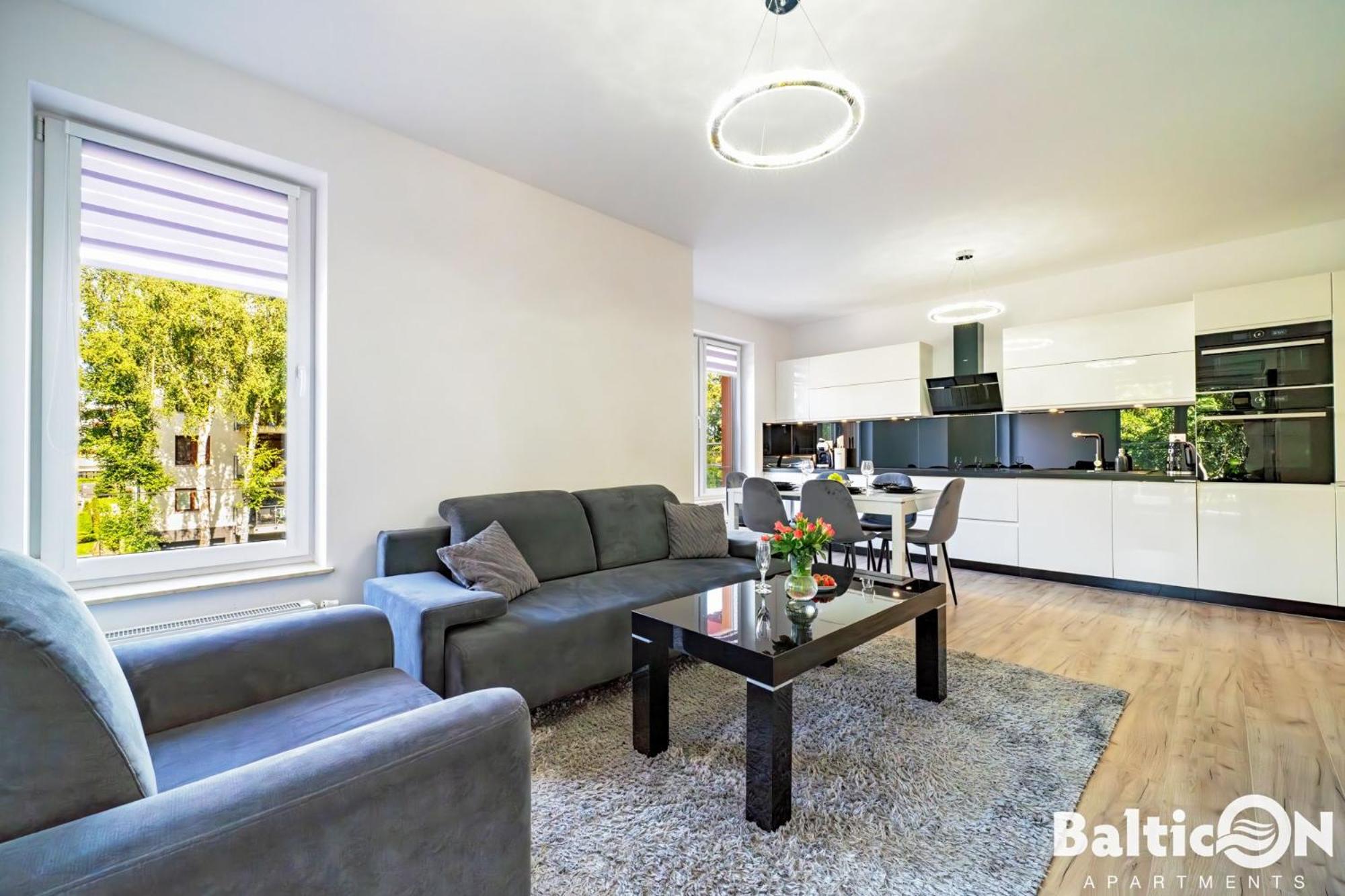 Apartamenty BalticON Polanki - Sauna, Fitness inclusive - Basen latem, Pool im Sommer