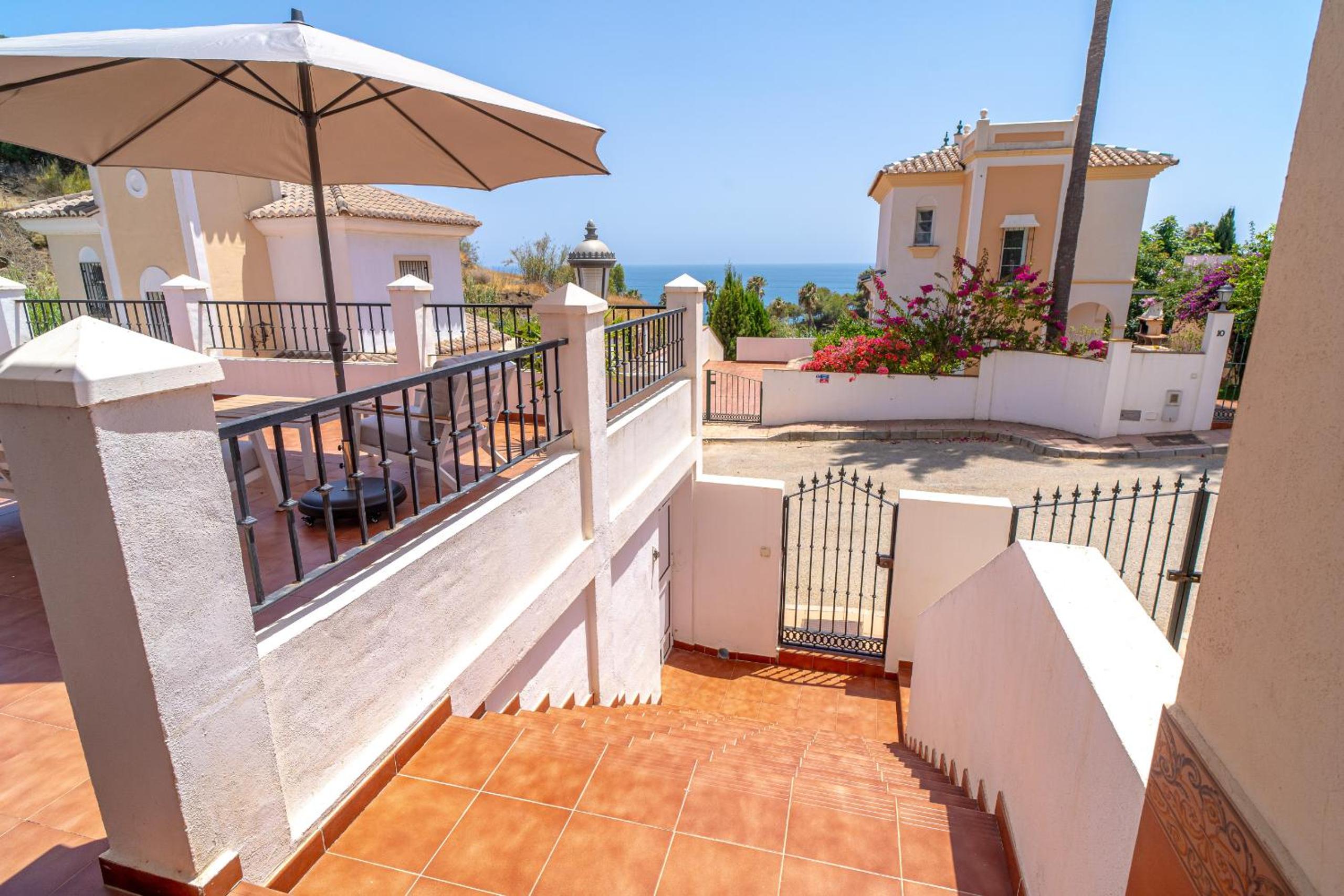Villa Calidum - Private Pool, Sea Views & 5min from Nerja