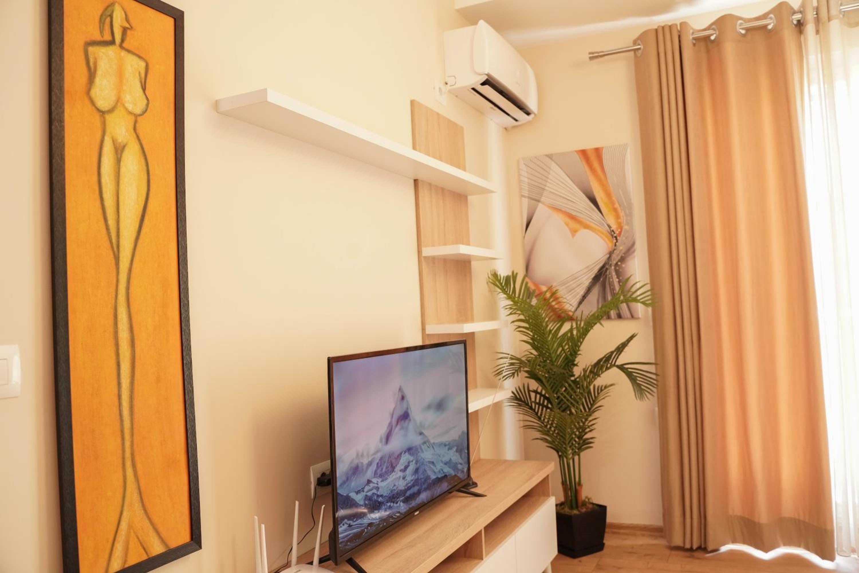 Haris Apartments Tirana
