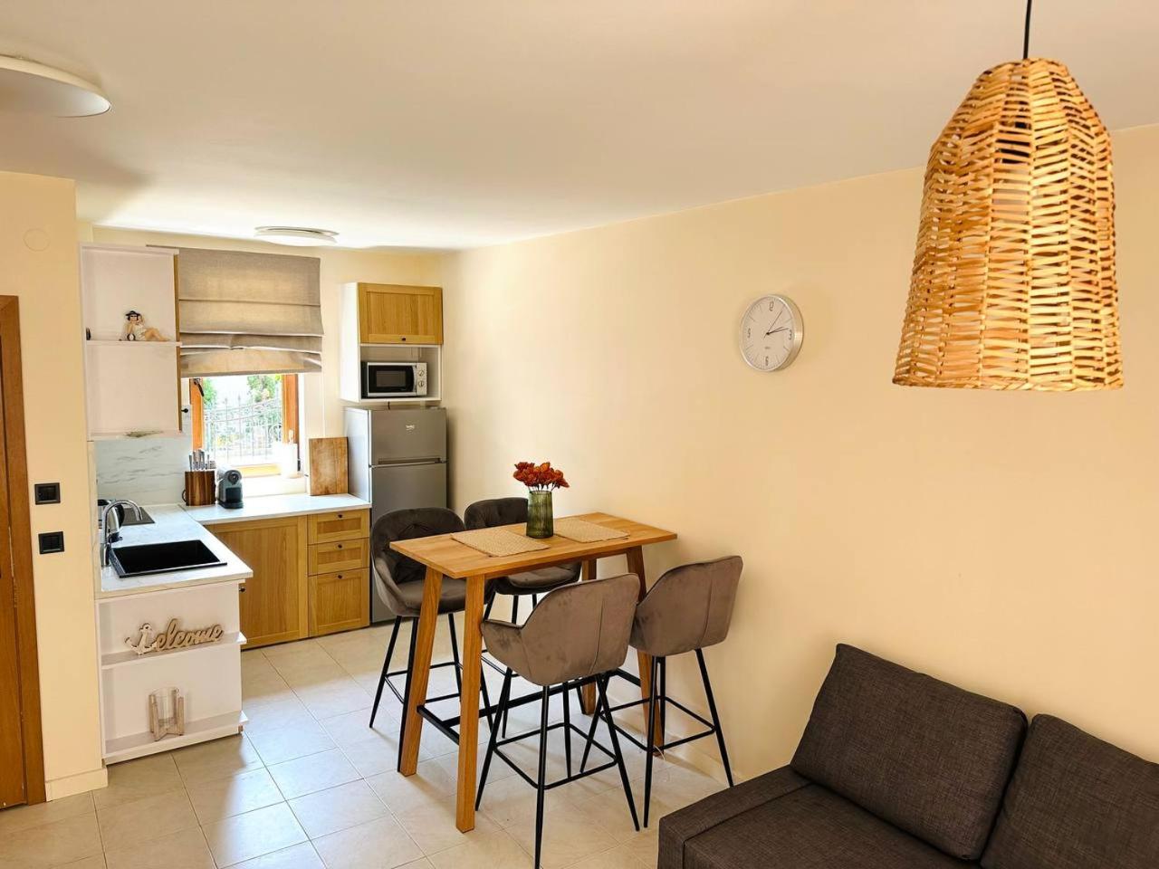 Marina Beach Cozy 2-Level Apartment
