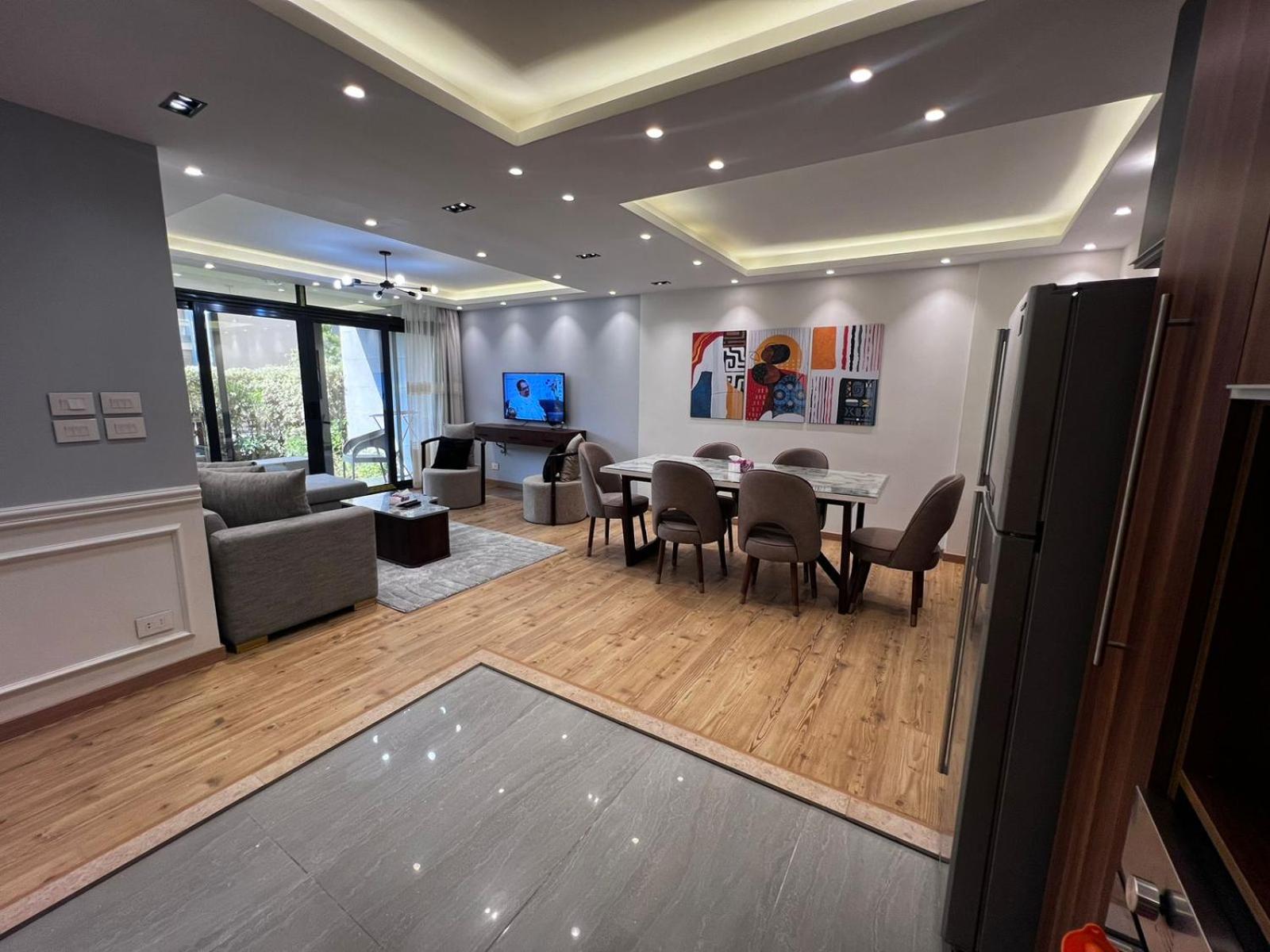 New Cairo luxury apartment with privat garden