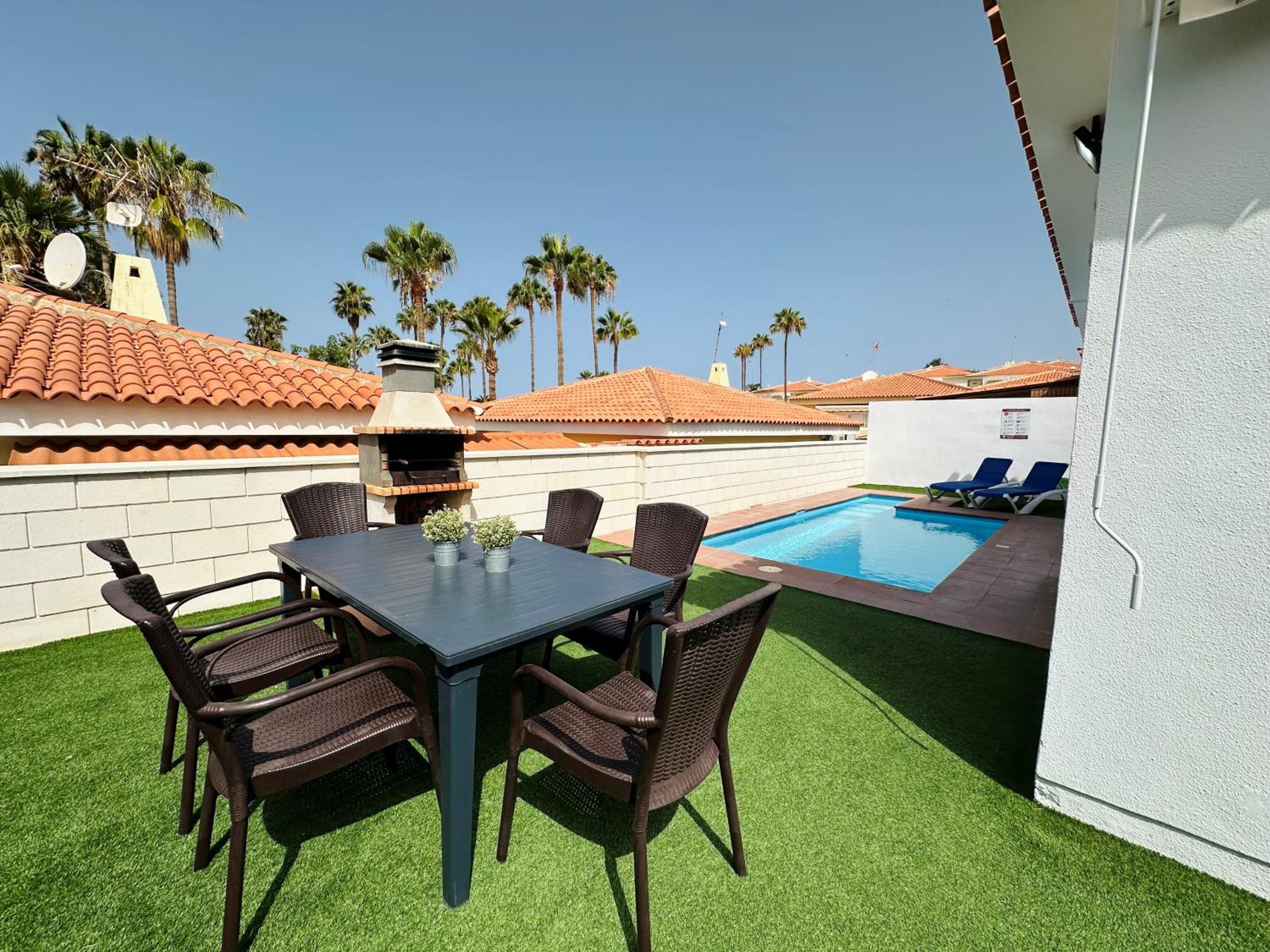 Hotel CHALET 273 con PISCINA PRIVADA - Image 1