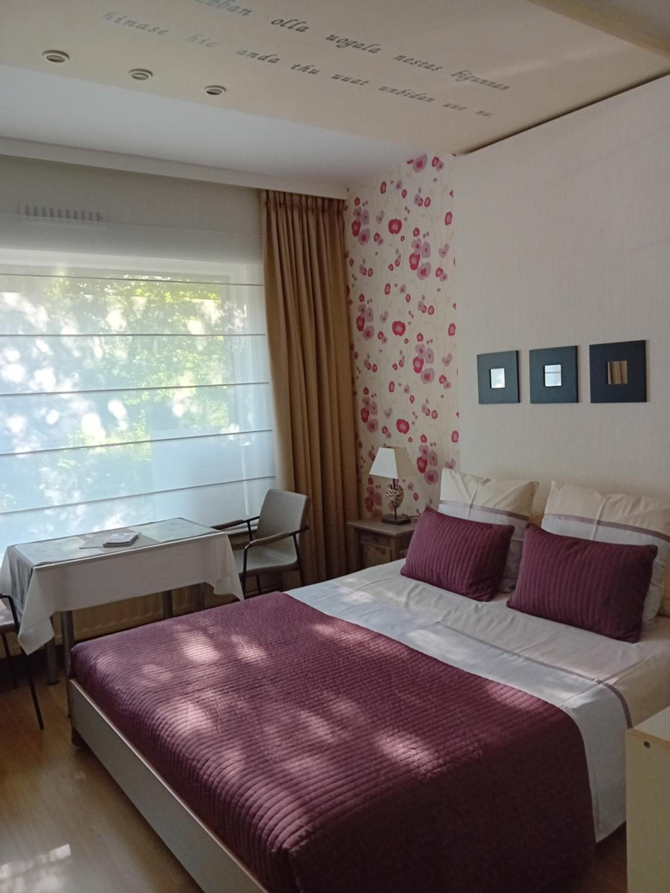 B&B Roseland